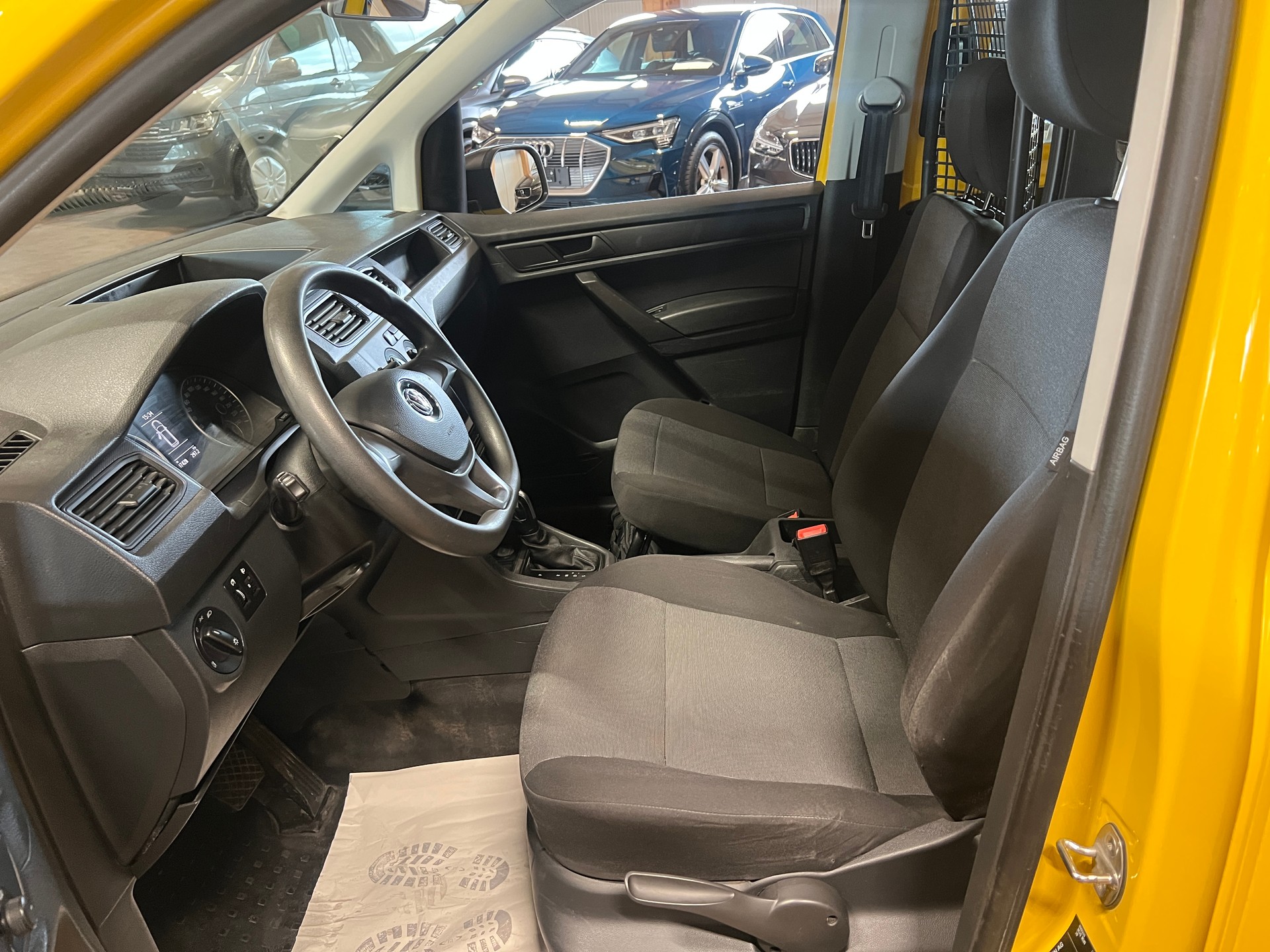 VW Caddy 2.0TDI 4Motion BlueMotion Technology DSG-image-8