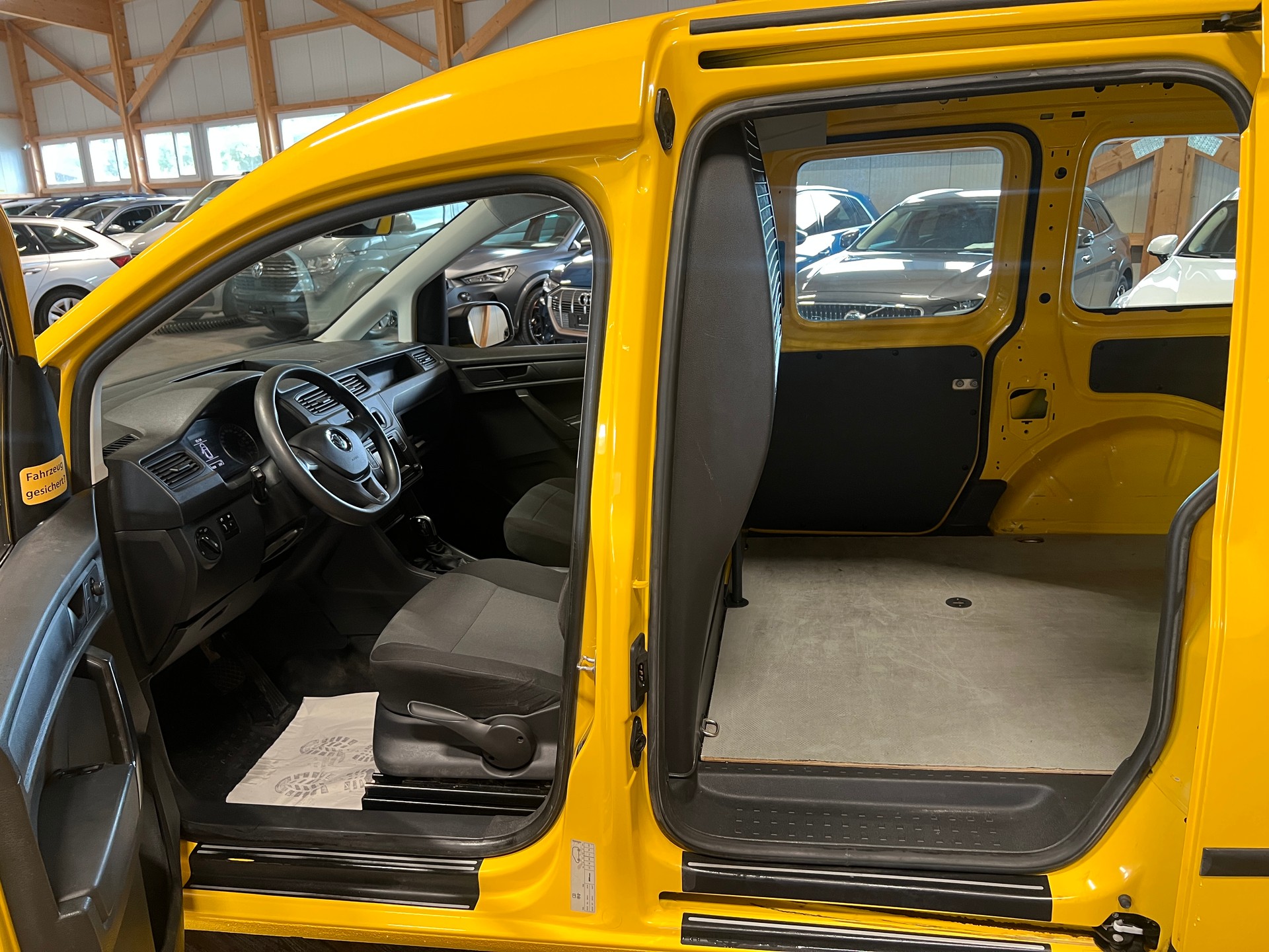VW Caddy 2.0TDI 4Motion BlueMotion Technology DSG-image-10