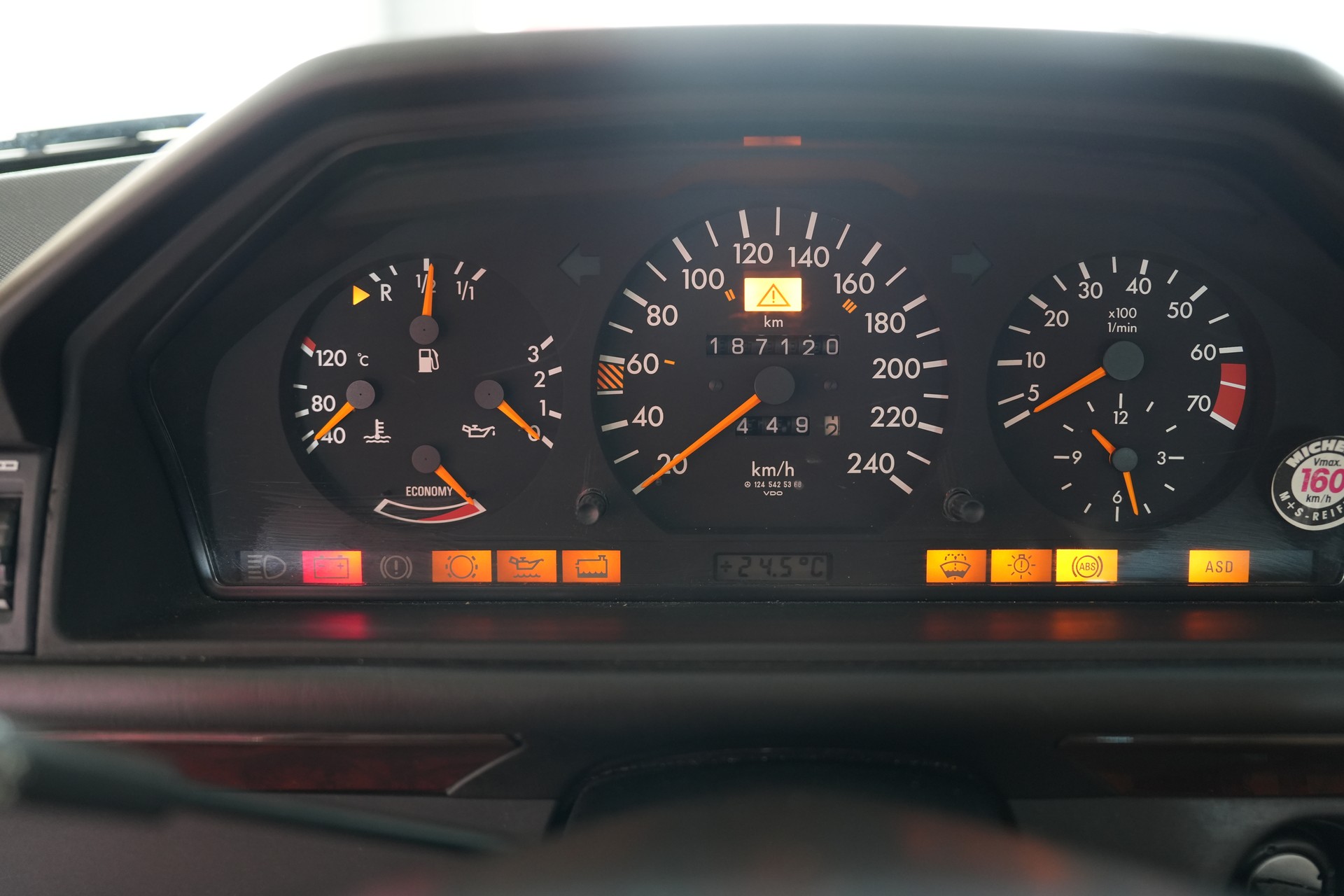 MERCEDES-BENZ 300 CE-image-10