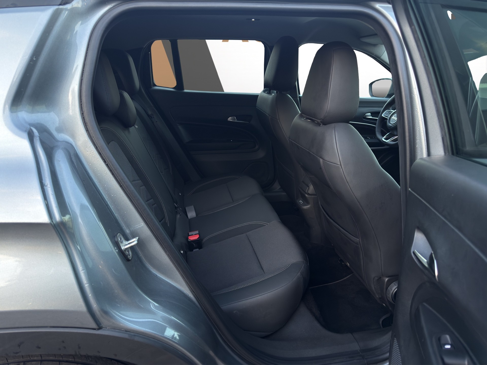 JEEP Avenger Summit-image-11