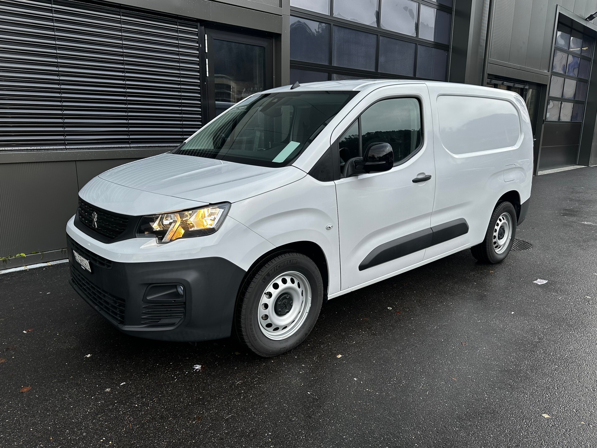PEUGEOT e-Partner Long 50kWh Premium-image-2