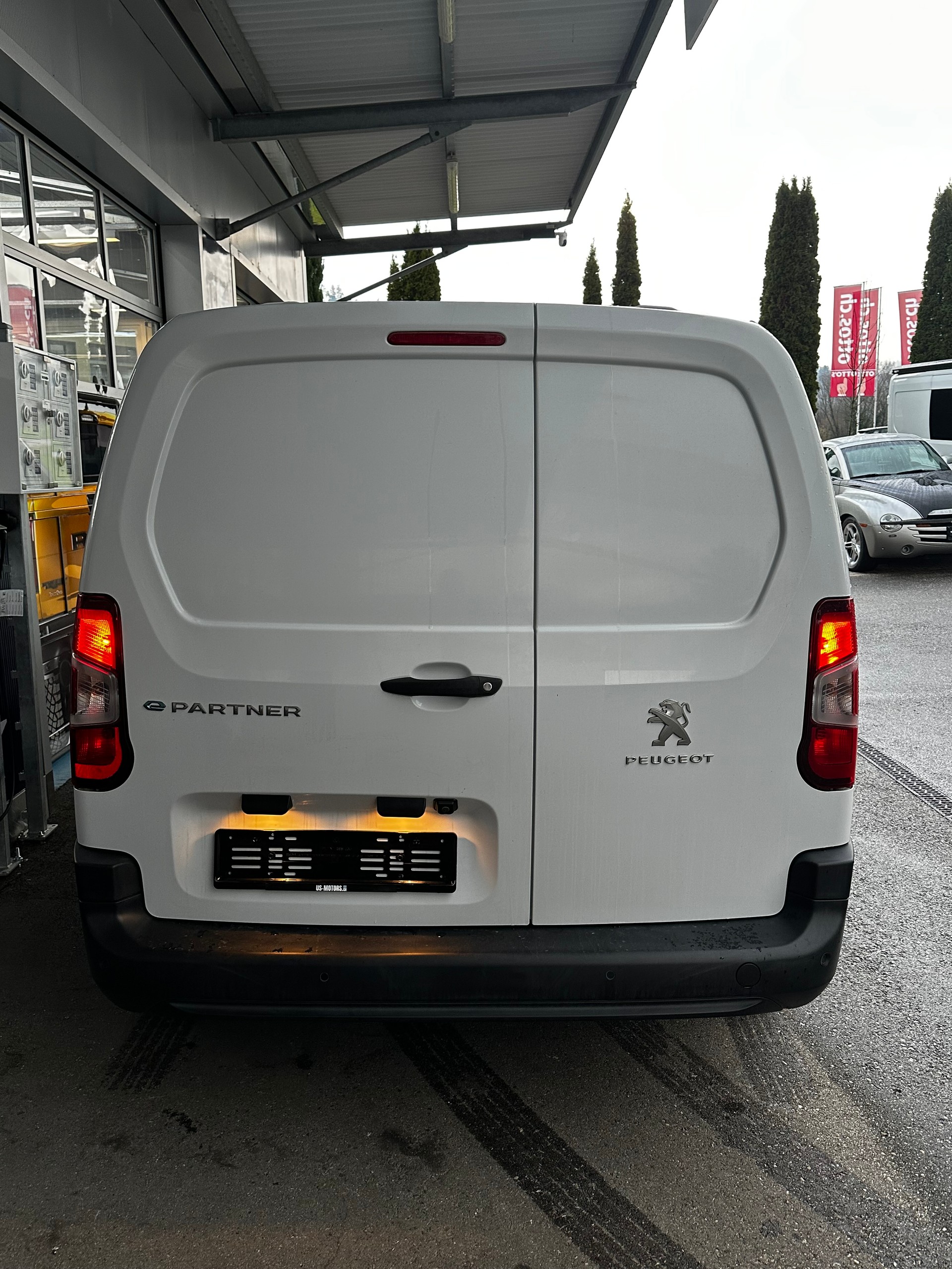 PEUGEOT e-Partner Long 50kWh Premium-image-5