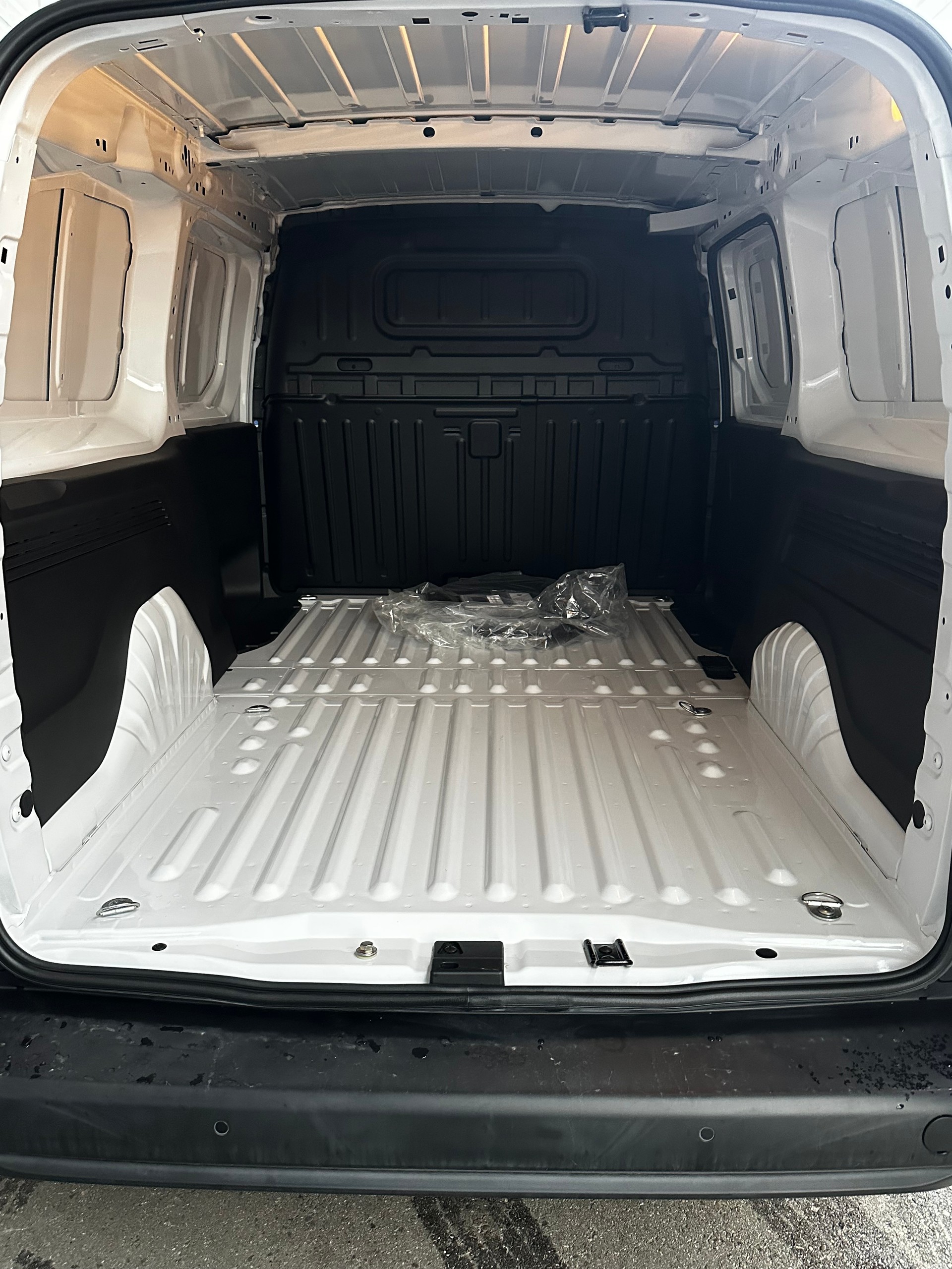PEUGEOT e-Partner Long 50kWh Premium-image-11