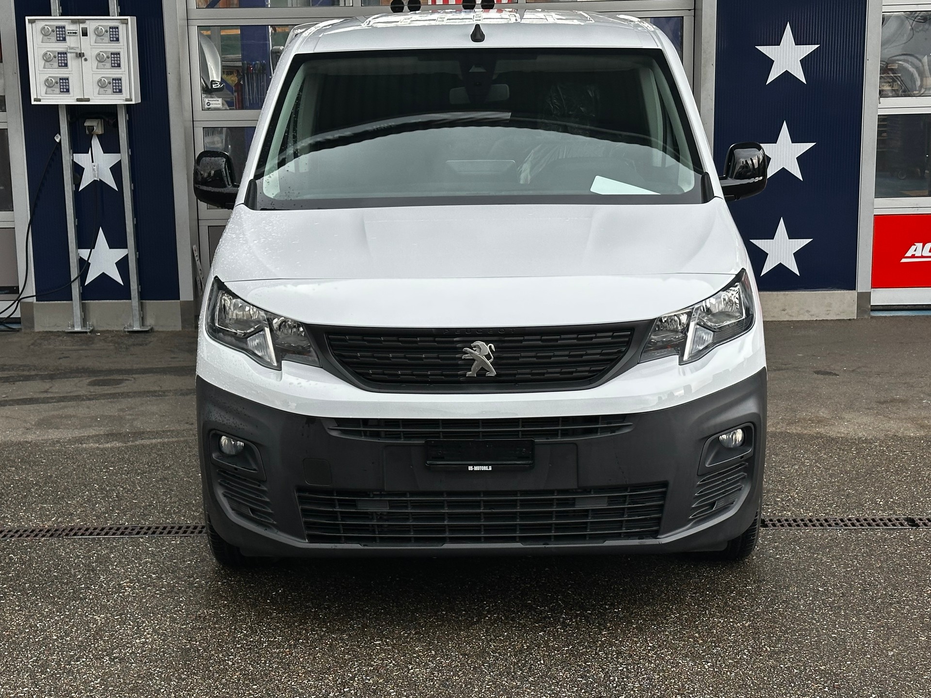 PEUGEOT e-Partner Long 50kWh Premium-image-3