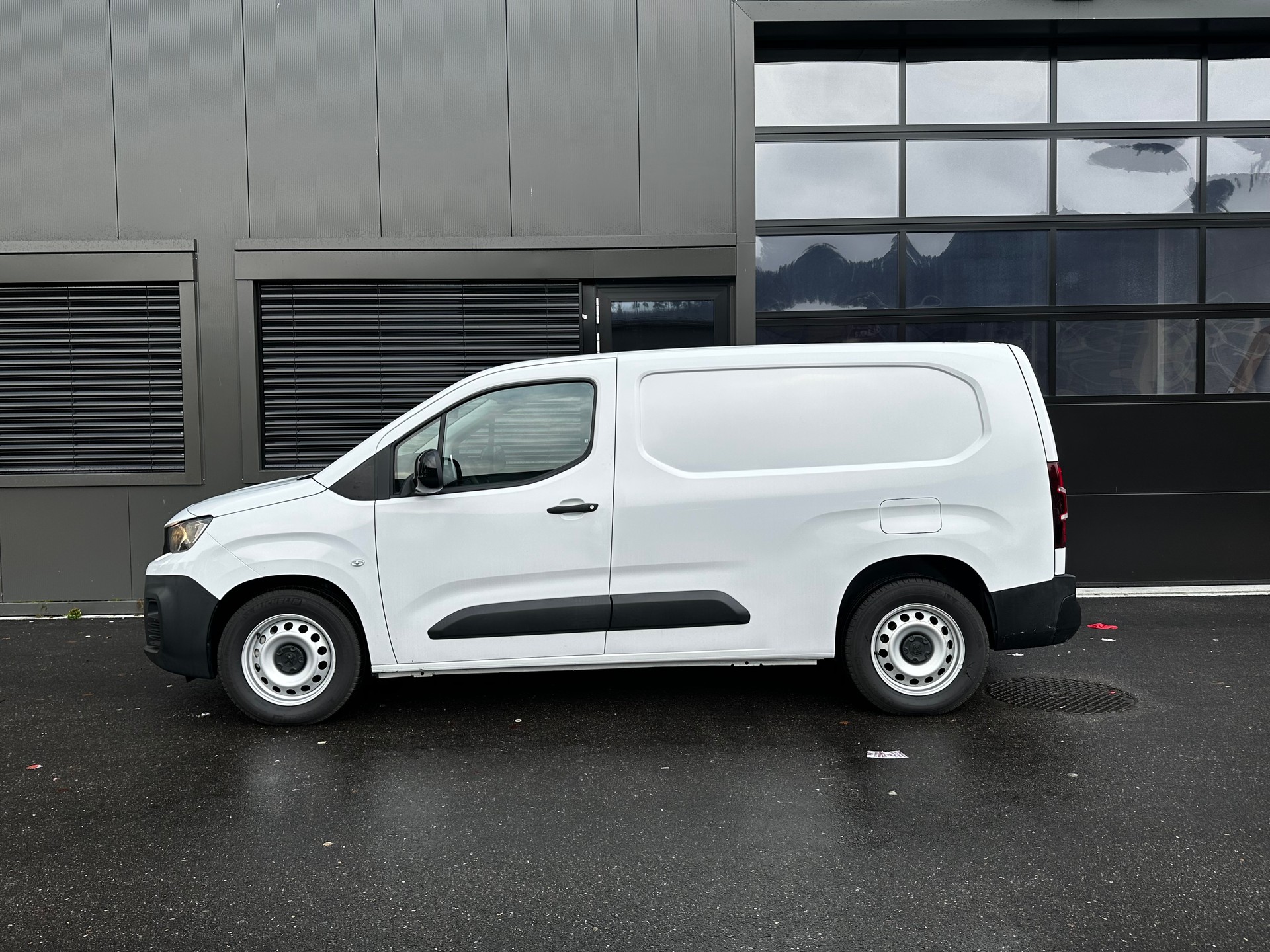 PEUGEOT e-Partner Long 50kWh Premium-image-1