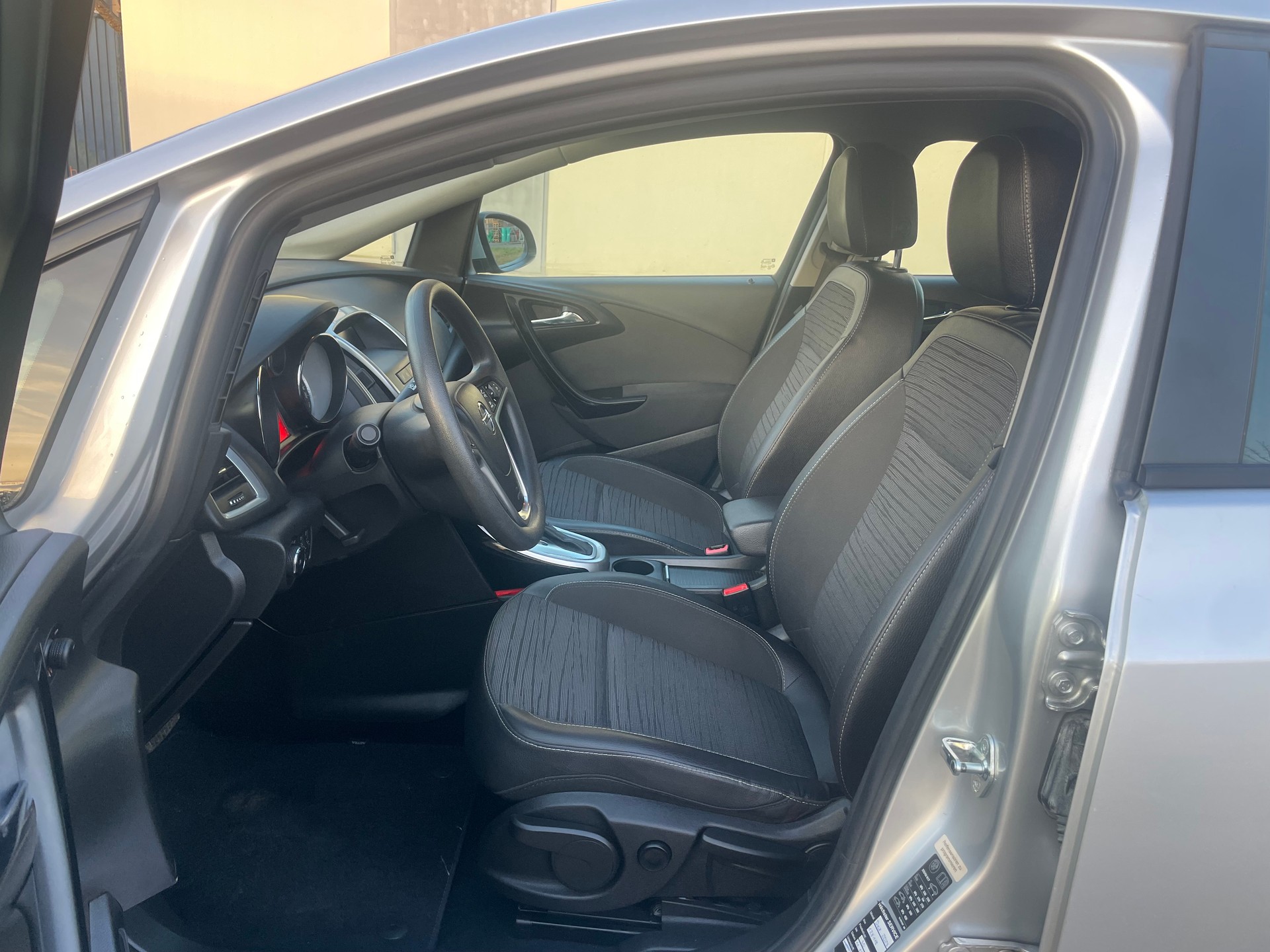 OPEL Astra 2.0 CDTi Cosmo Automatic-image-6