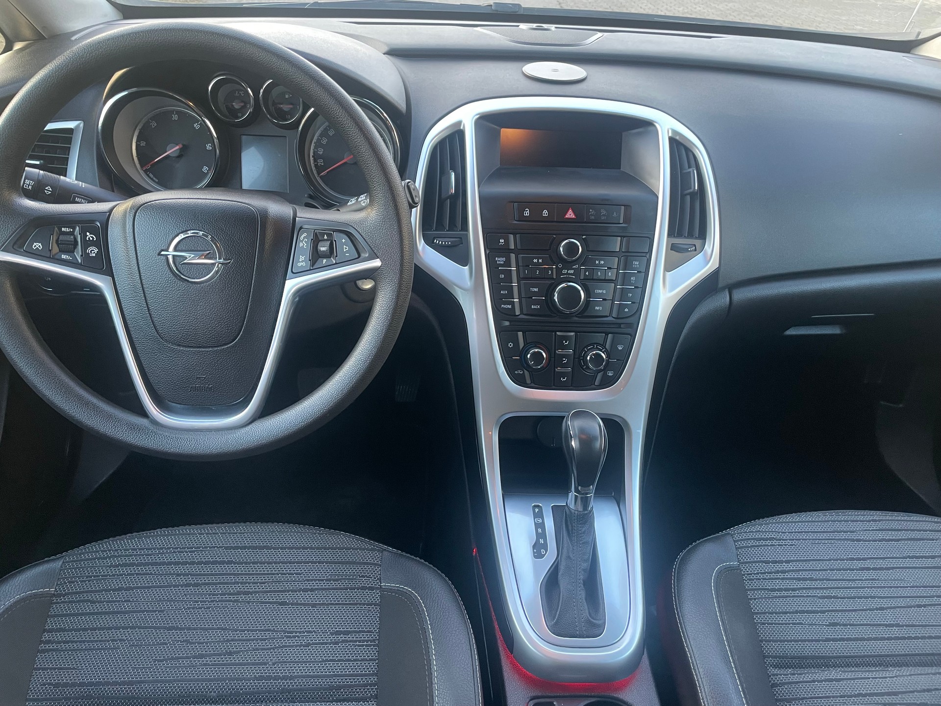 OPEL Astra 2.0 CDTi Cosmo Automatic-image-10