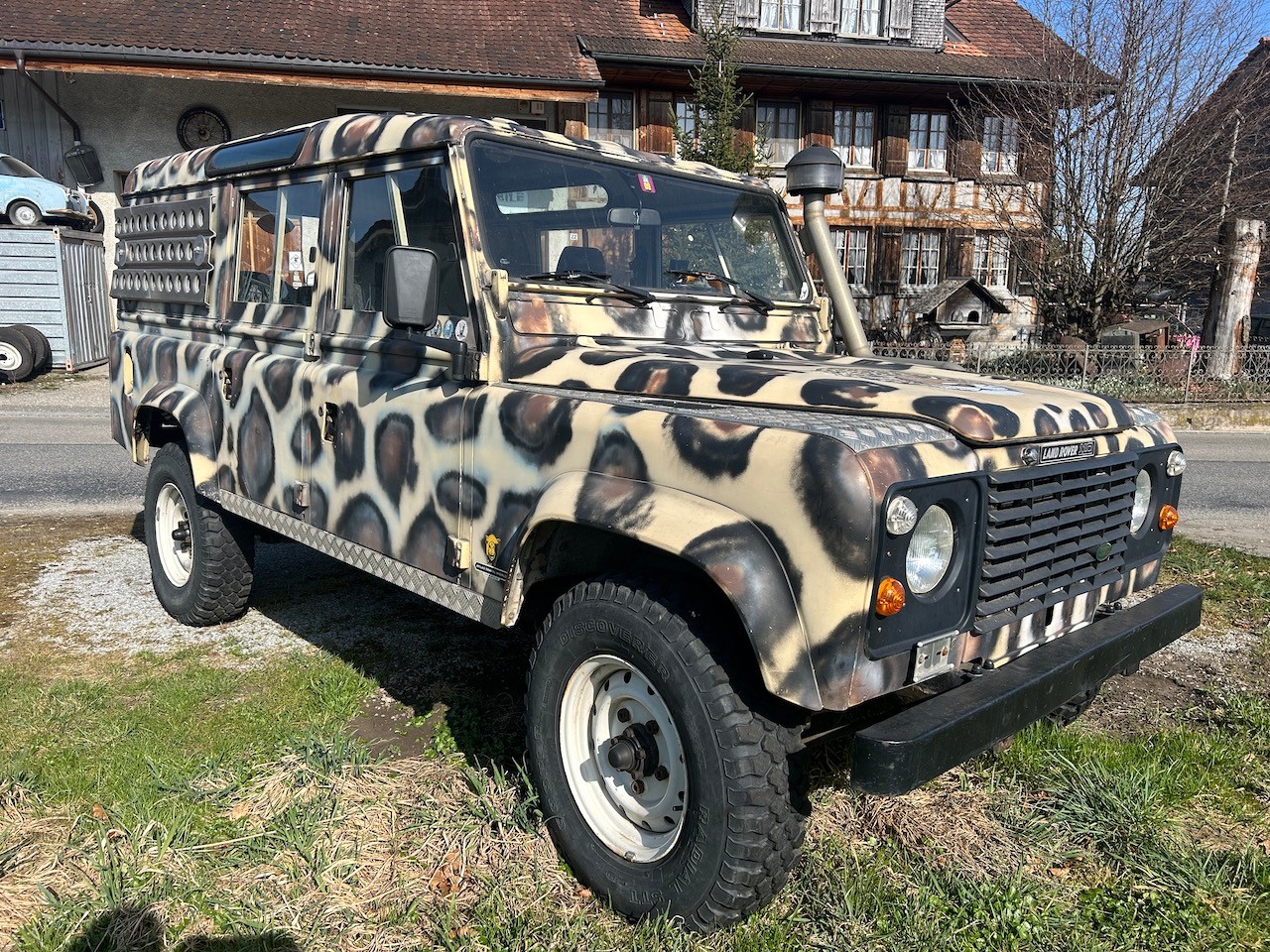 LAND ROVER 110 V8 Station Wagon-image-1