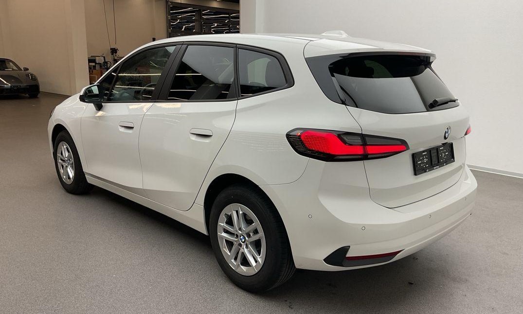 BMW 218i Active Tourer DKG-image-1