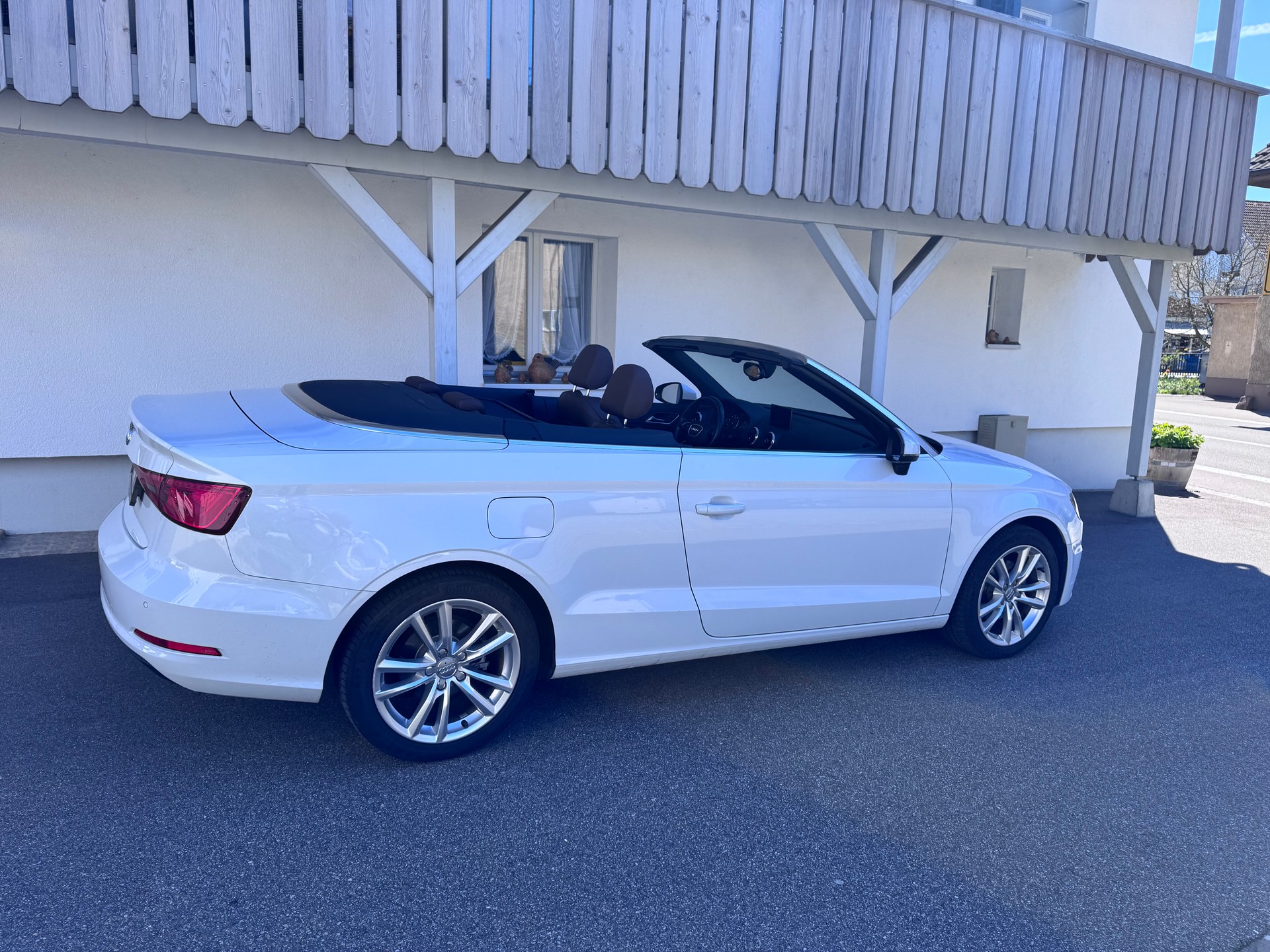 AUDI A3 Cabriolet 1.4 TFSI Ambition S-tronic-image-2