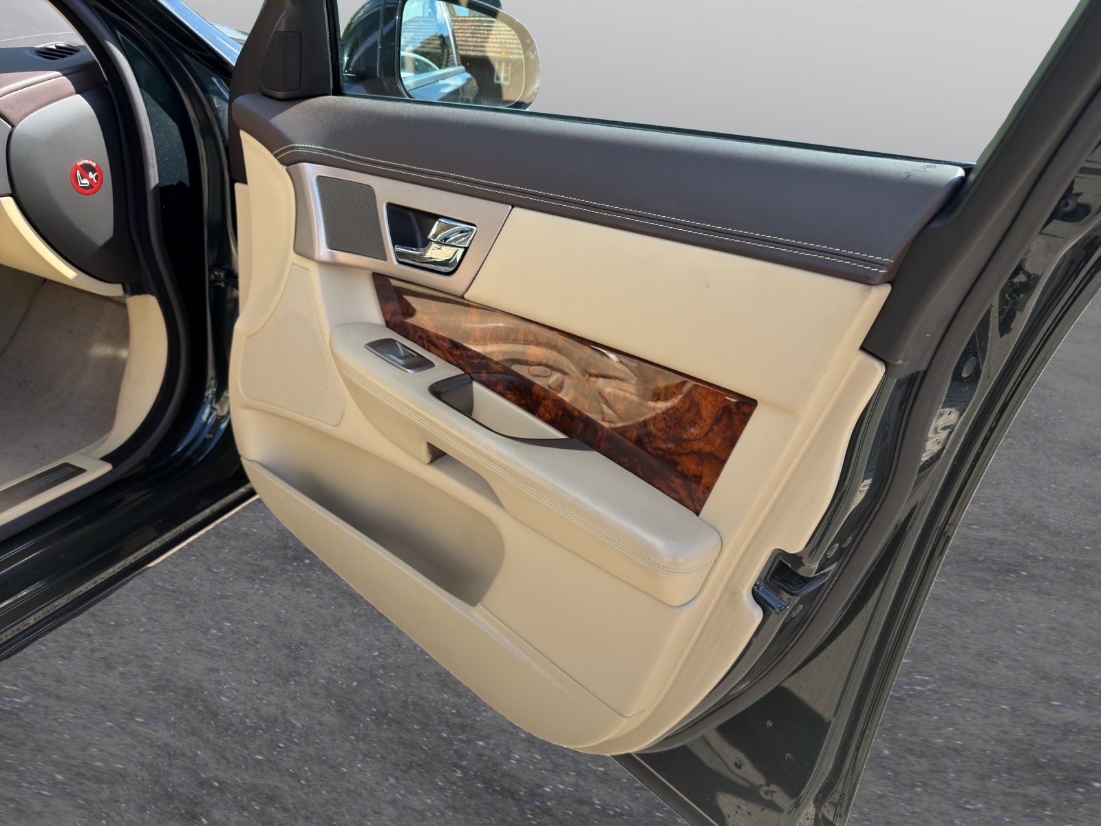 JAGUAR XF 5.0 V8 Portfolio-image-22