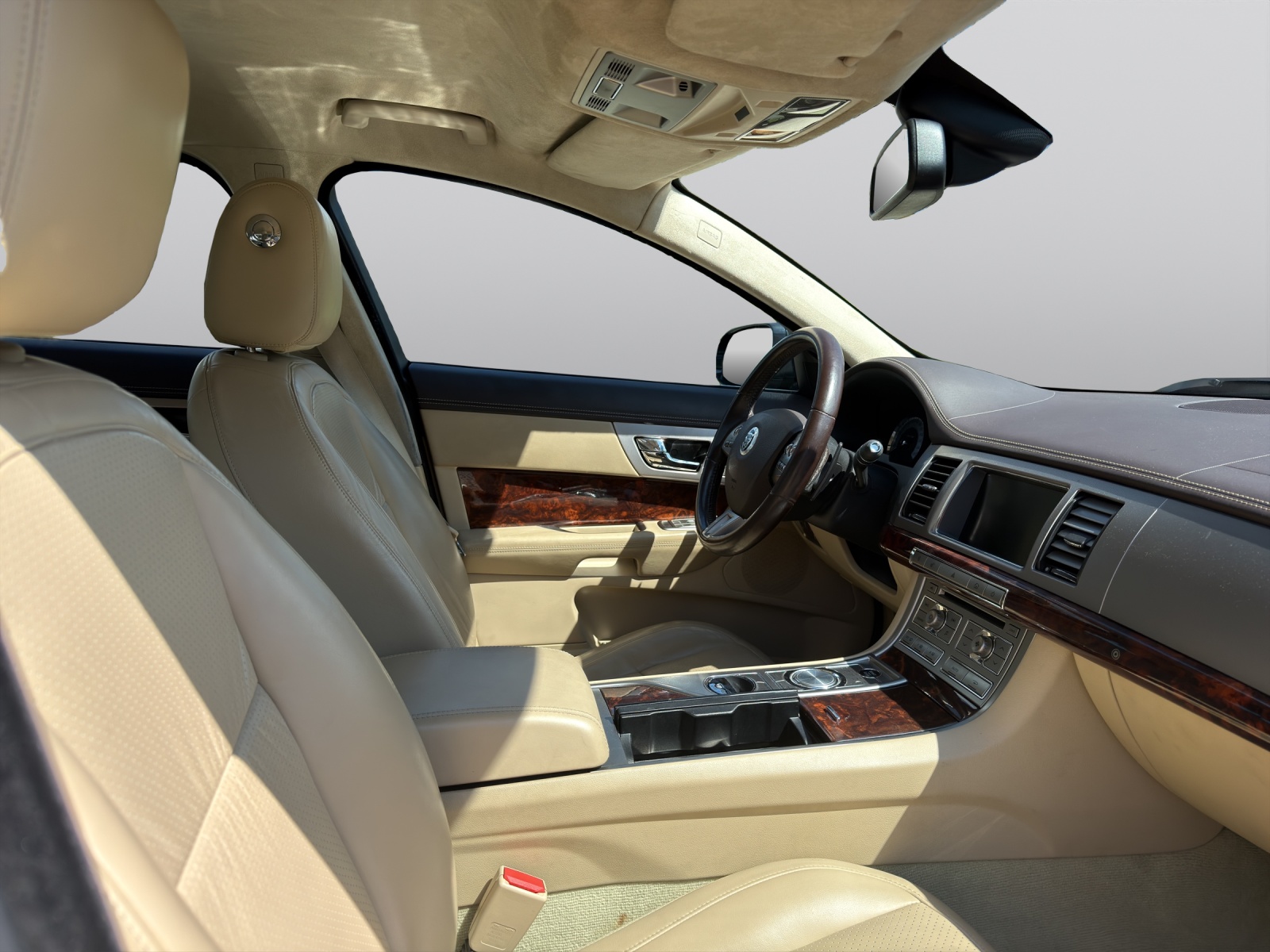 JAGUAR XF 5.0 V8 Portfolio-showroom-element-1