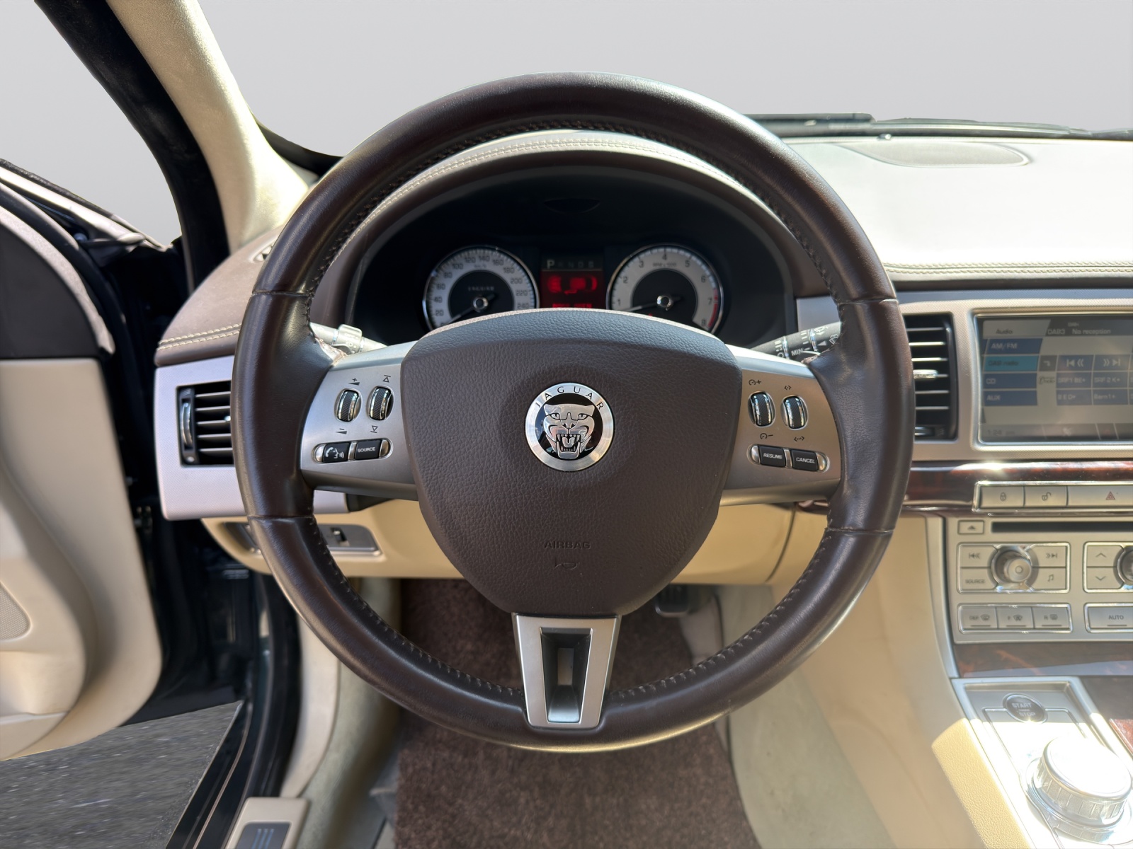 JAGUAR XF 5.0 V8 Portfolio-image-5