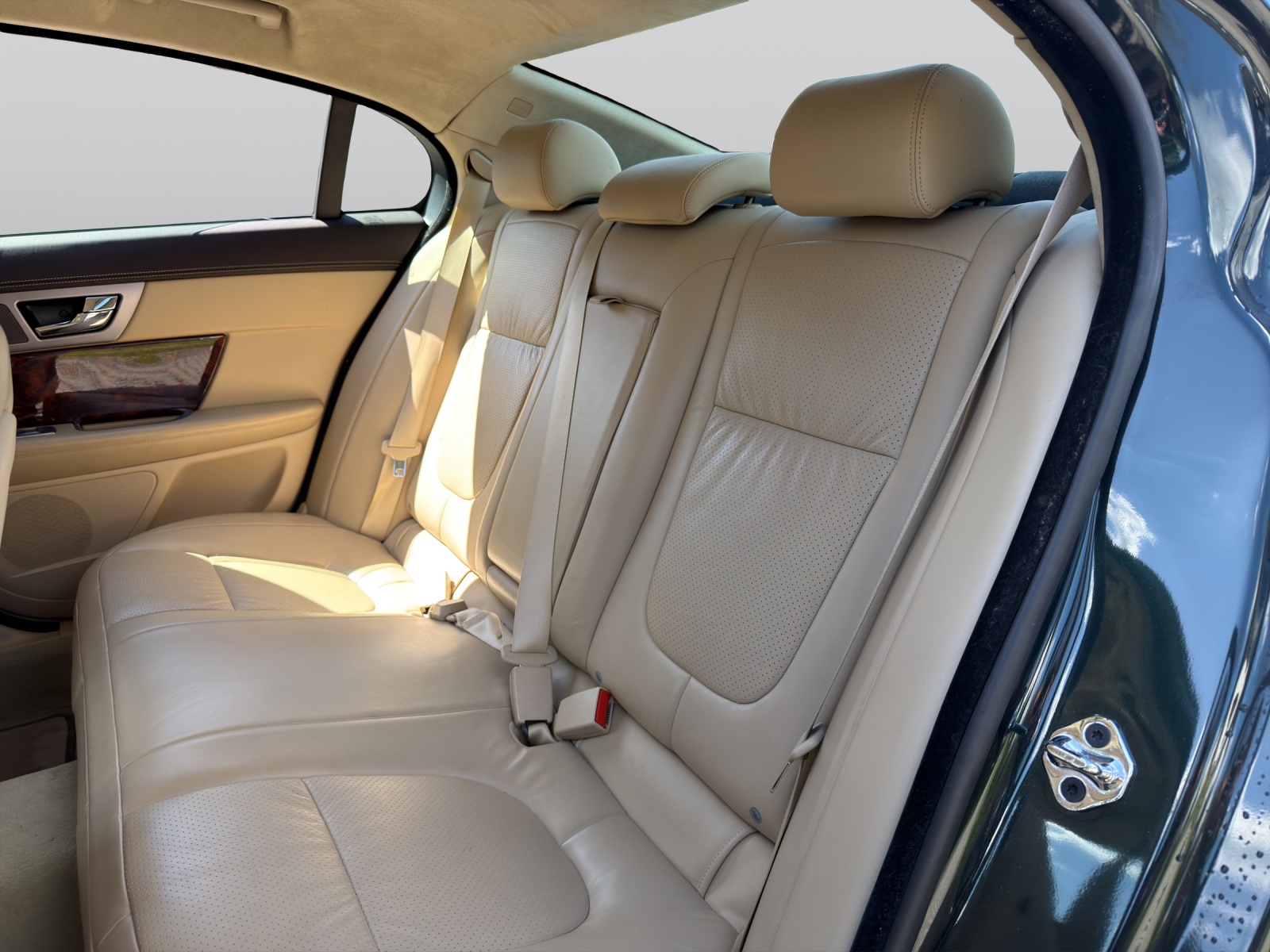 JAGUAR XF 5.0 V8 Portfolio-image-8
