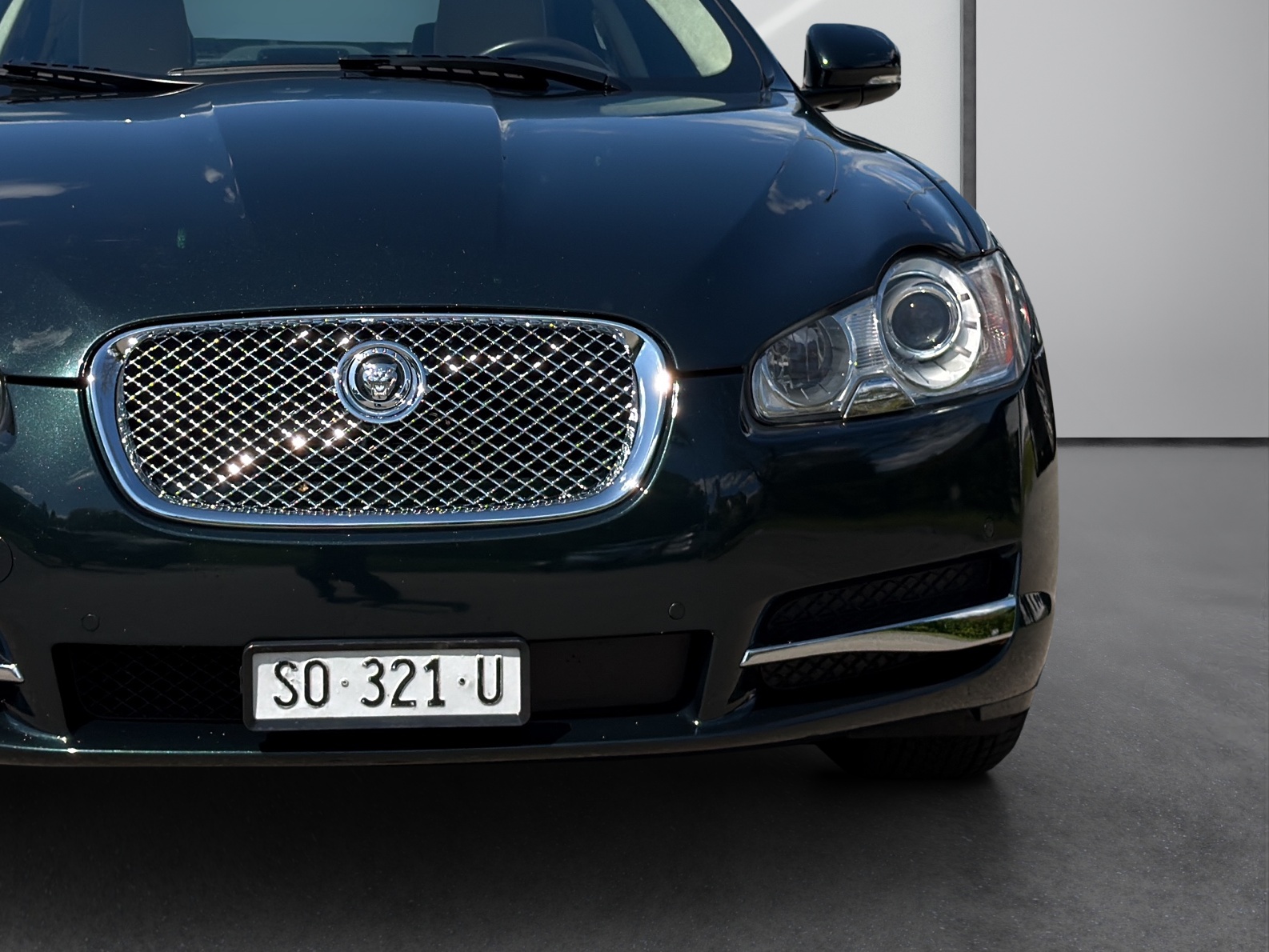 JAGUAR XF 5.0 V8 Portfolio-image-7