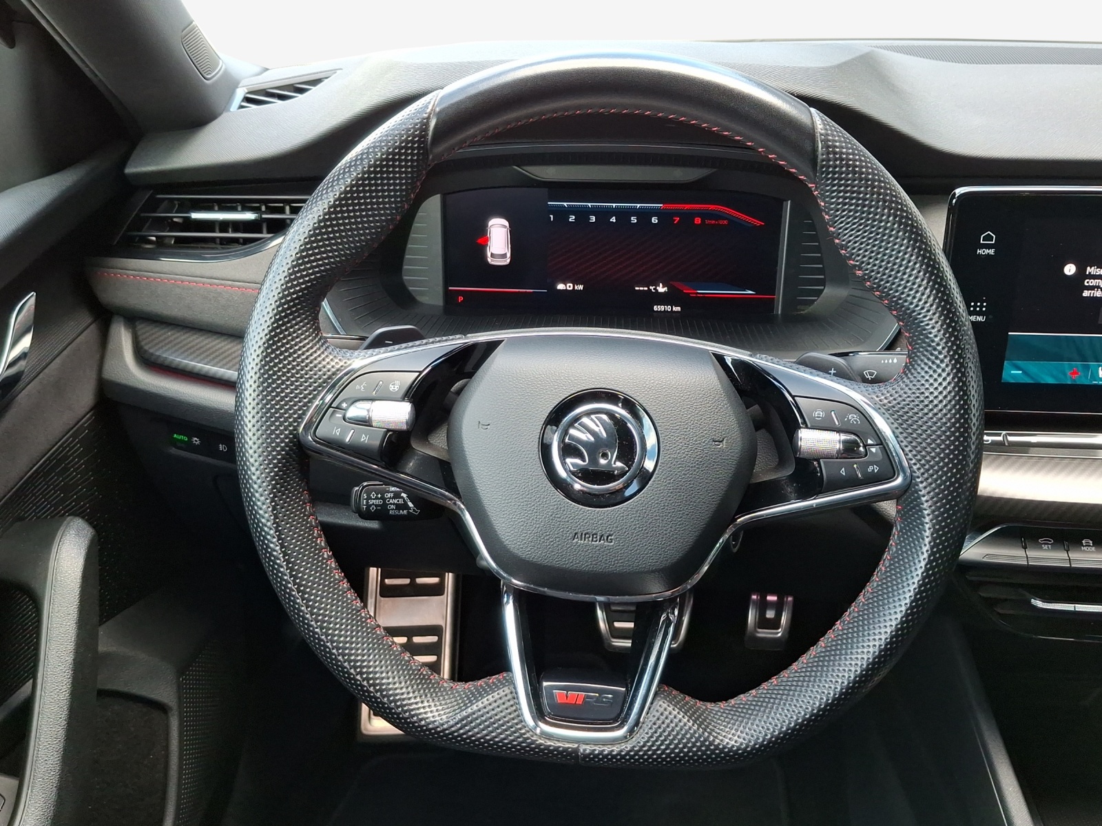 SKODA Octavia Combi 2.0 TSI DSG RS-image-9