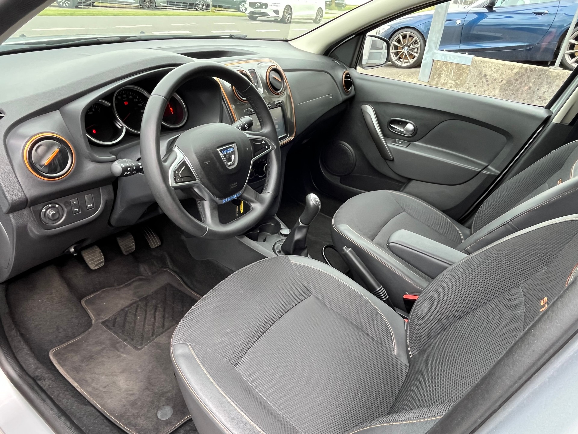DACIA Logan MCV 0.9 Stepway Unlimited+++FRISCH AB MFK+++WENIG KM+++-image-5