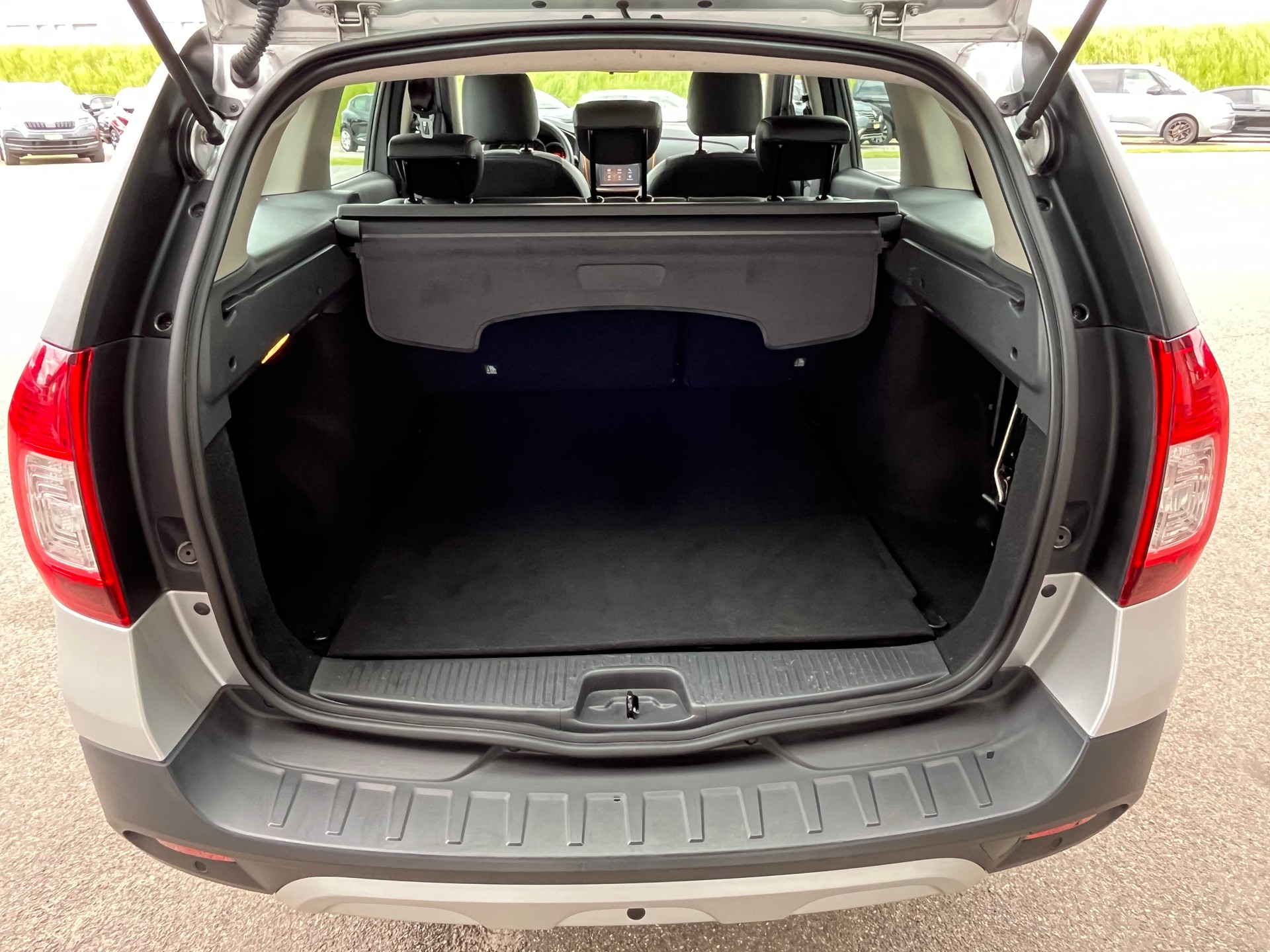 DACIA Logan MCV 0.9 Stepway Unlimited+++FRISCH AB MFK+++WENIG KM+++-image-11