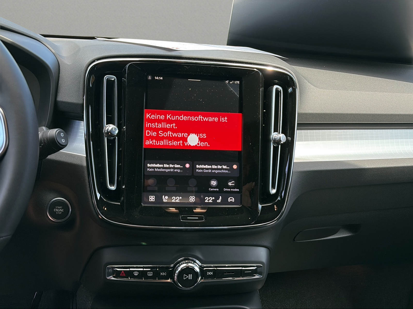 VOLVO XC40 B3 Benzin Mild Hybrid Plus Dark DCT-image-5