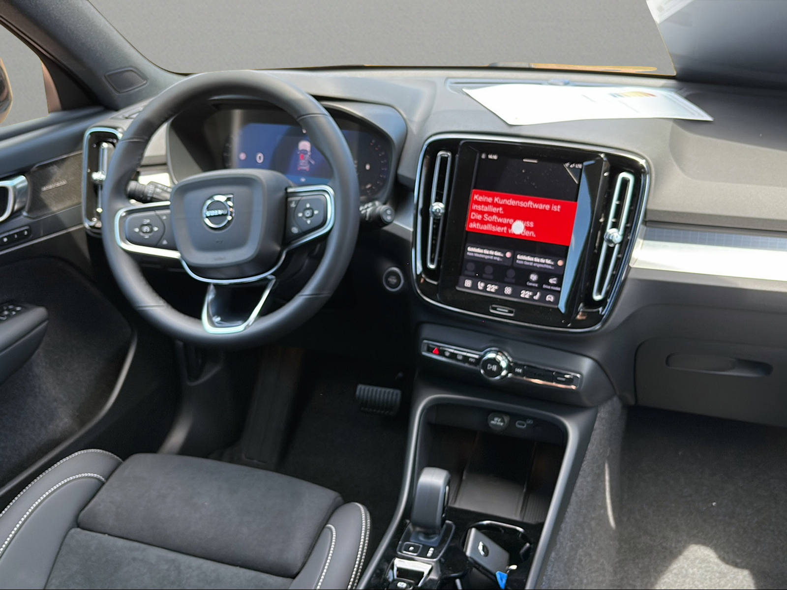 VOLVO XC40 B3 Benzin Mild Hybrid Plus Dark DCT-image-12