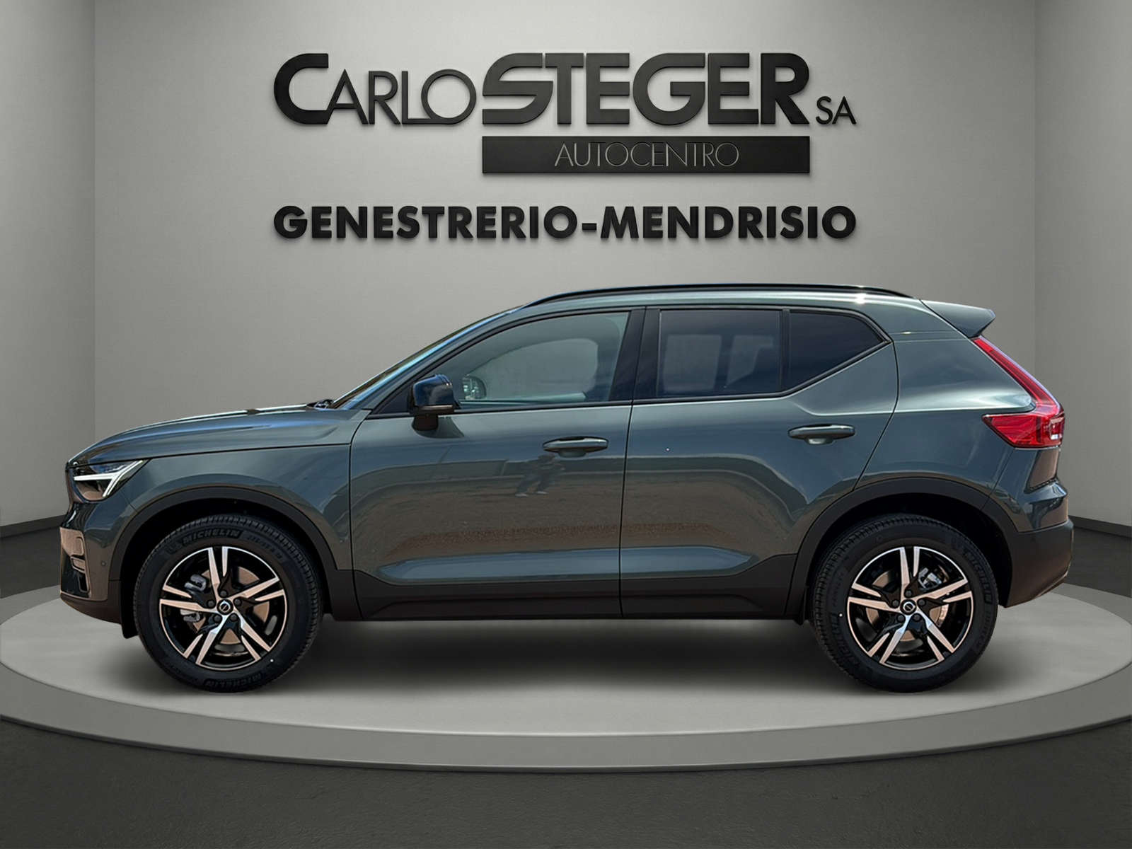 VOLVO XC40 B3 Benzin Mild Hybrid Plus Dark DCT-showroom-element-3