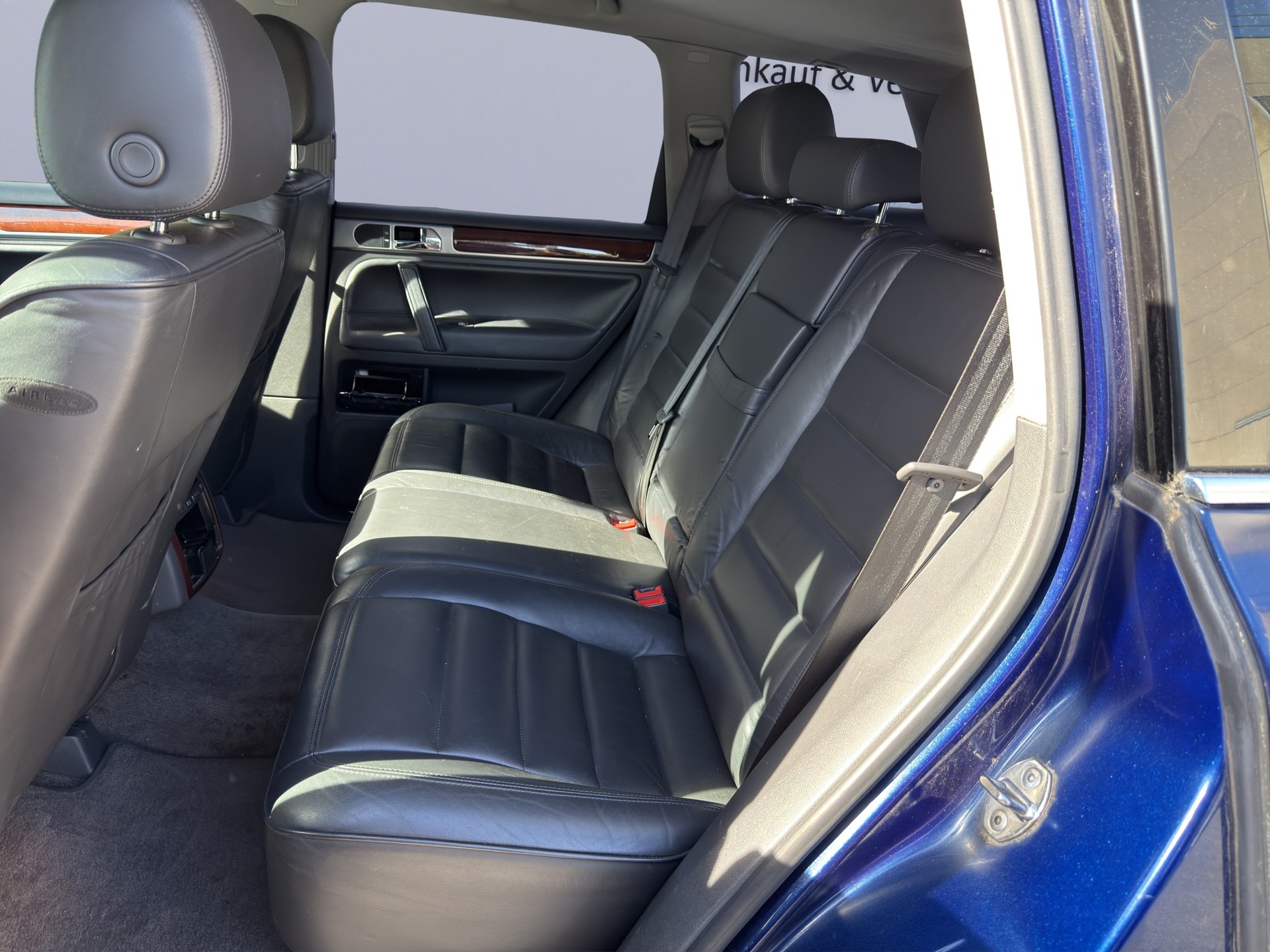 VW Touareg 4.2 V8 Automatic-image-12