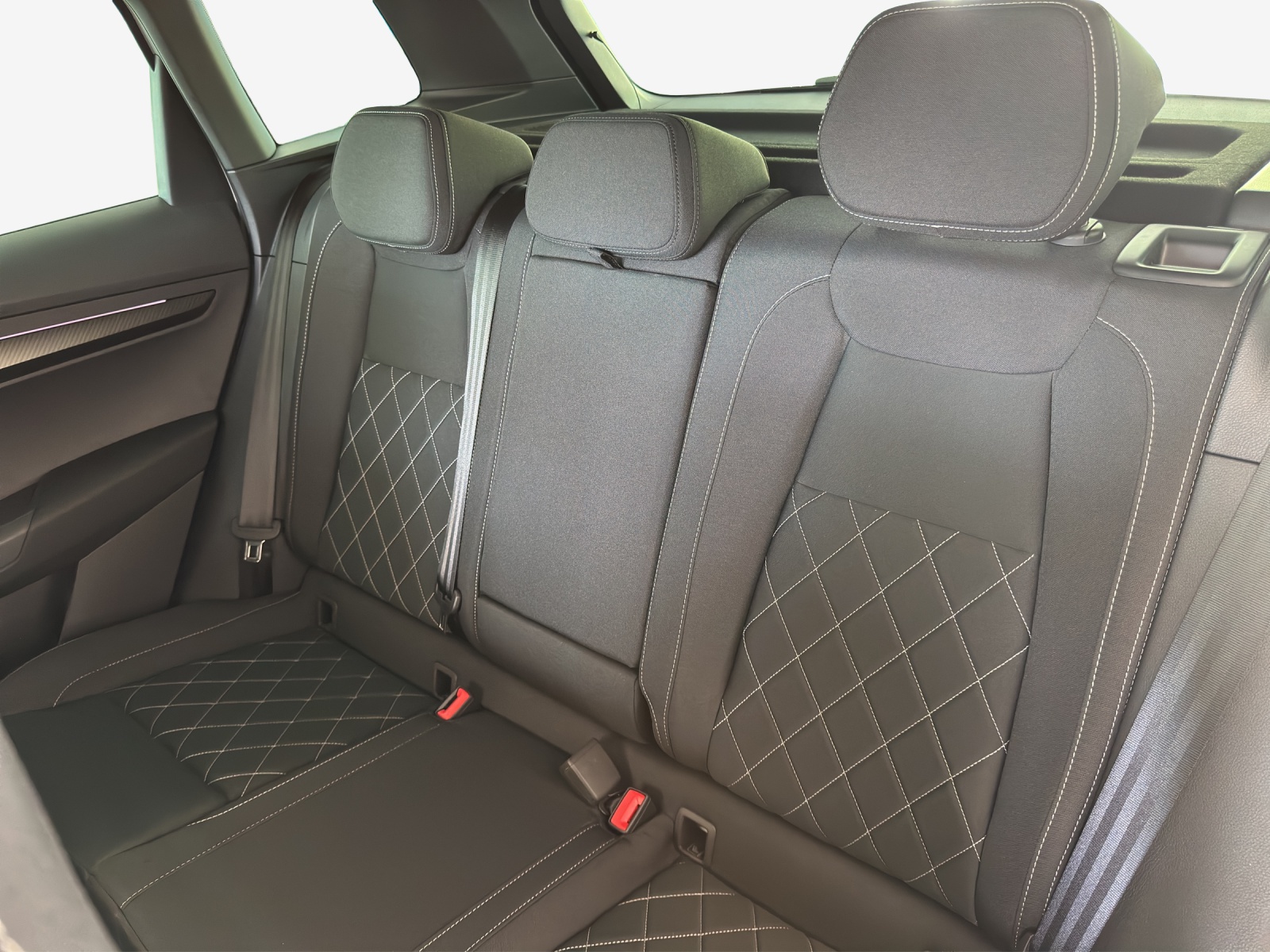 SKODA Karoq 2.0 TSI SportLine 4x4 DSG-image-11