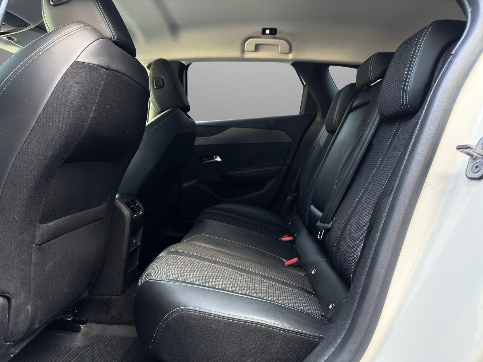 PEUGEOT 308 SW 1.5 BlueHDI Allure Pack EAT8-image-10