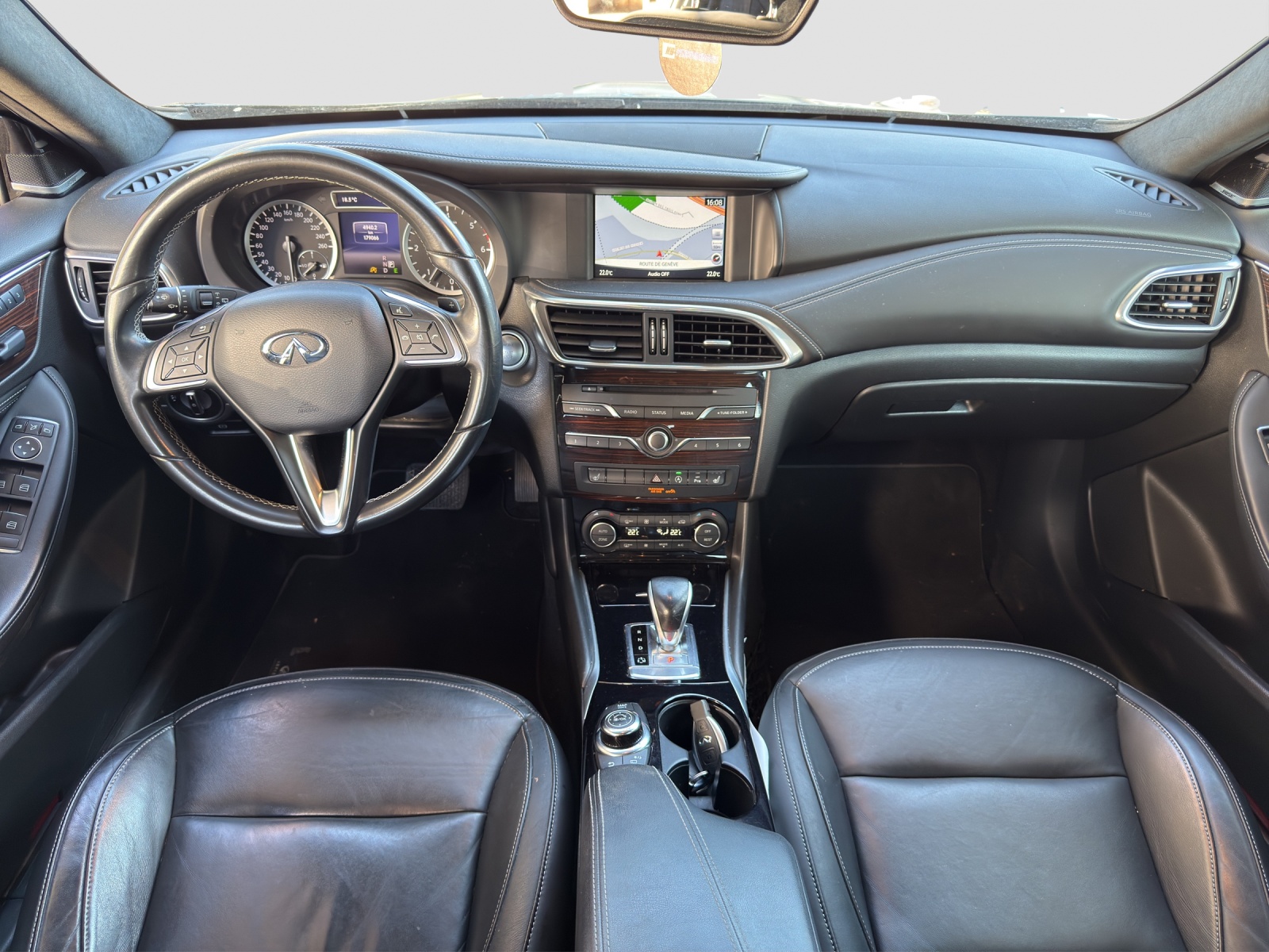 INFINITI QX30 2.2d Premium Tech DCT AWD-image-13