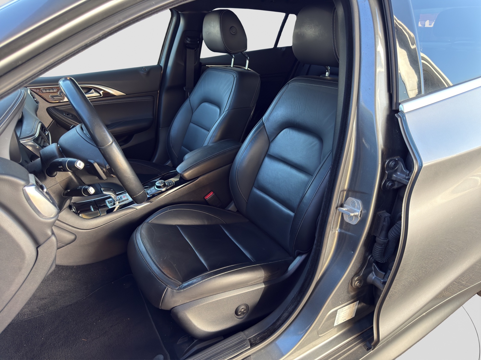 INFINITI QX30 2.2d Premium Tech DCT AWD-image-10