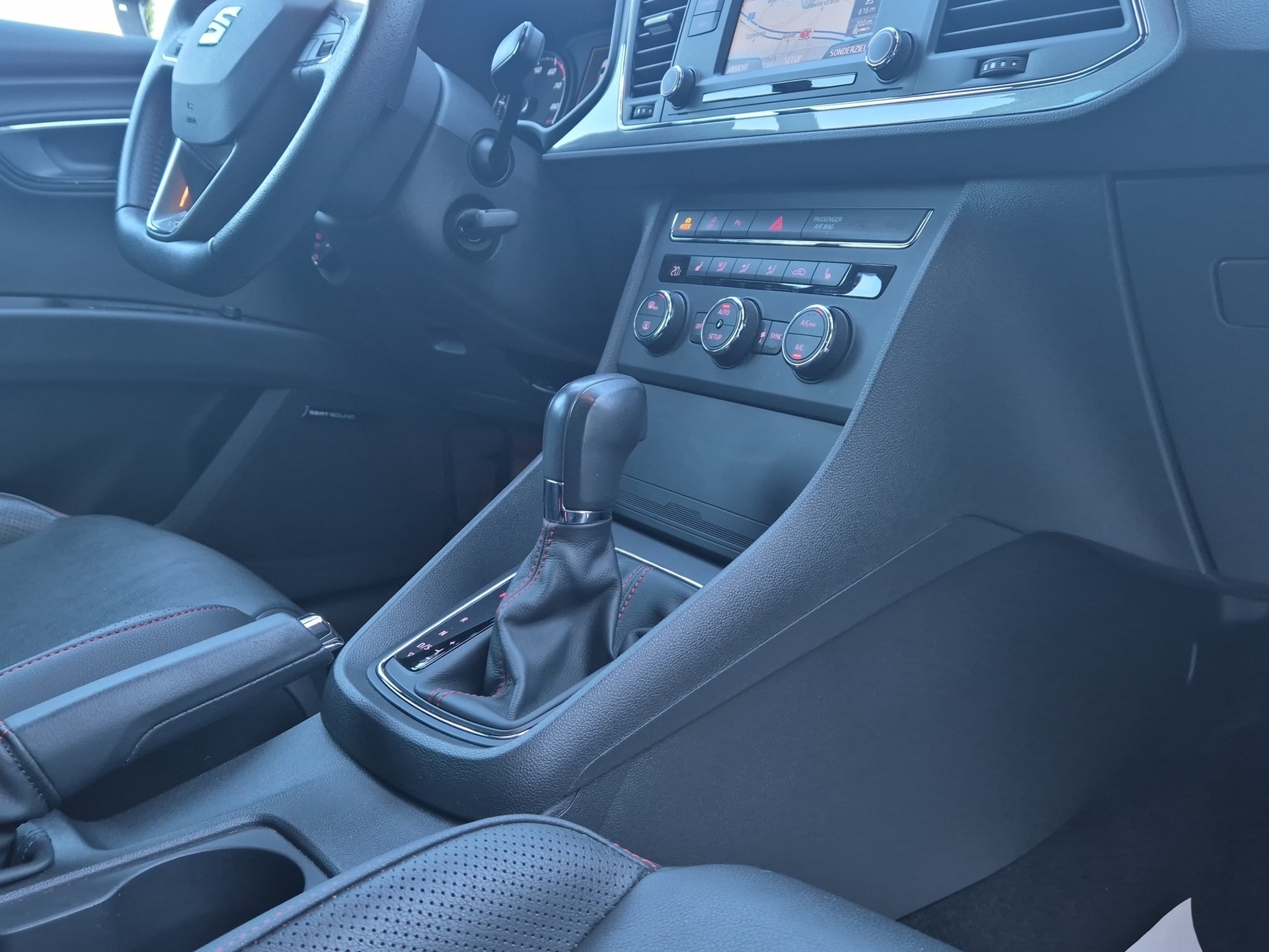 SEAT Leon 1.8 TSI FR DSG-image-18