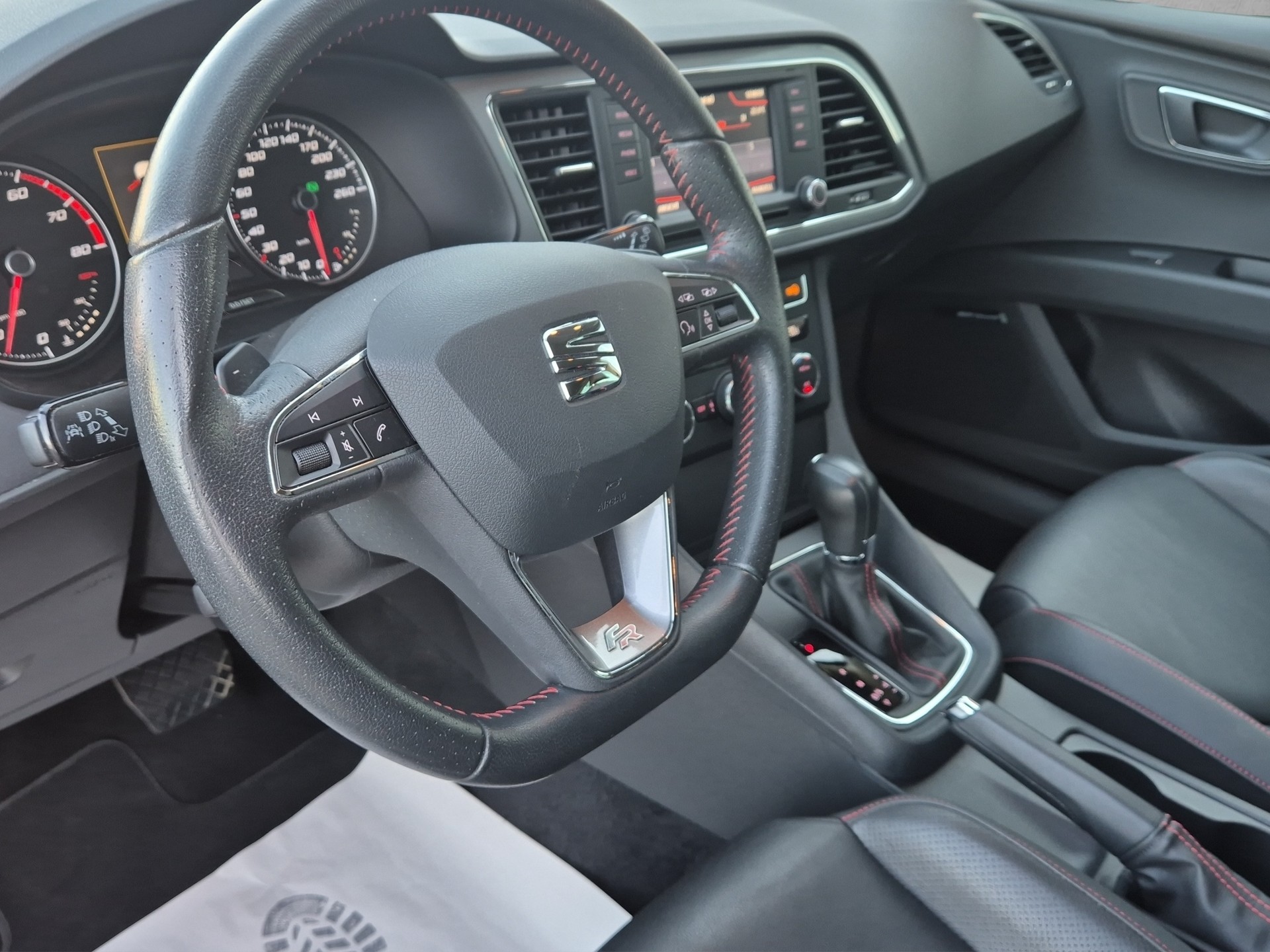 SEAT Leon 1.8 TSI FR DSG-image-16