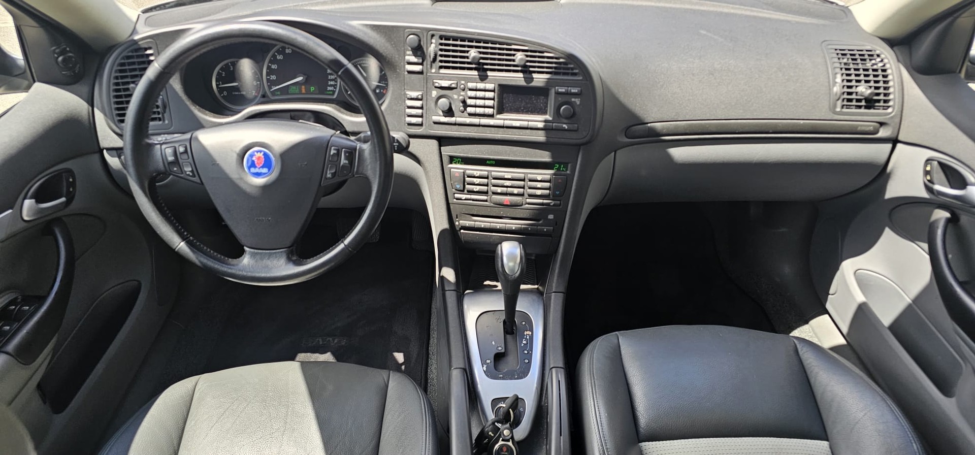 SAAB 9-3 2.0t Vector-image-10