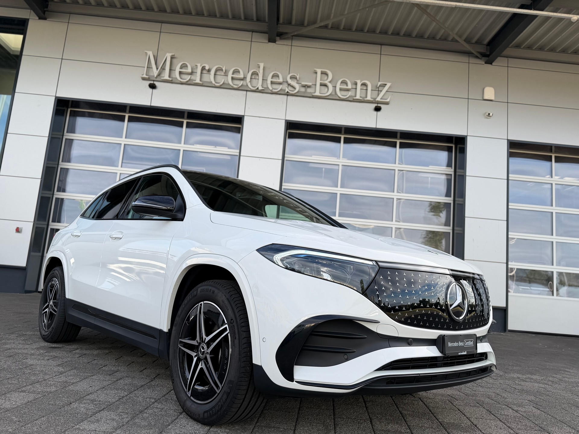 MERCEDES-BENZ EQA 350 AMG Line 4Matic Swiss Star