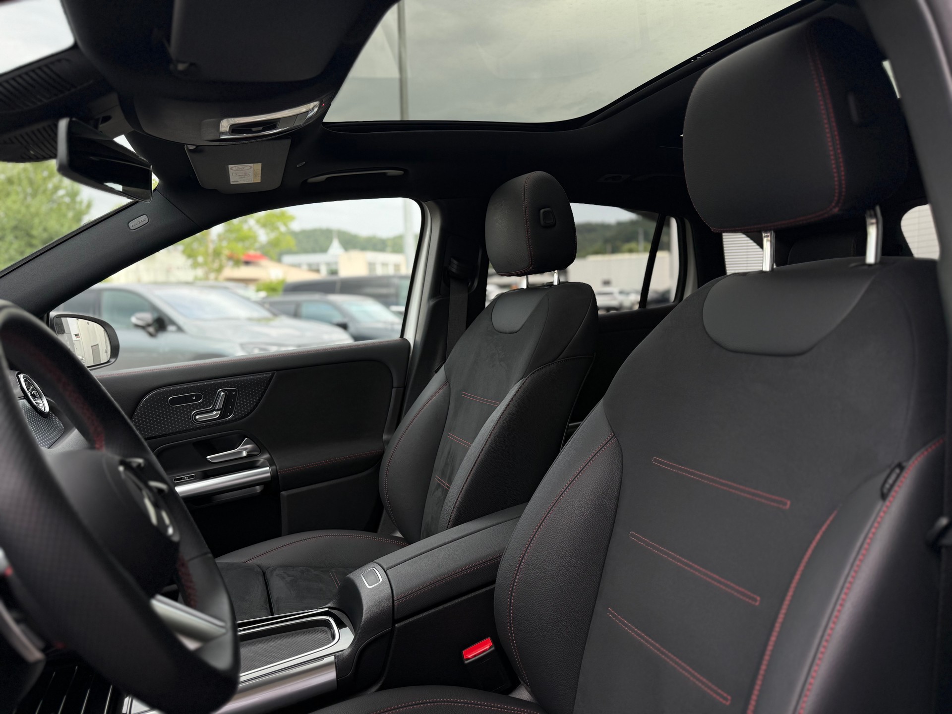 MERCEDES-BENZ EQA 350 AMG Line 4Matic Swiss Star-image-4