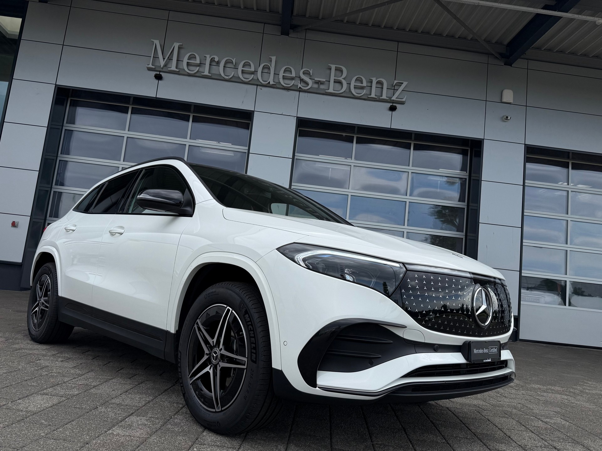 MERCEDES-BENZ EQA 350 AMG Line 4Matic Swiss Star