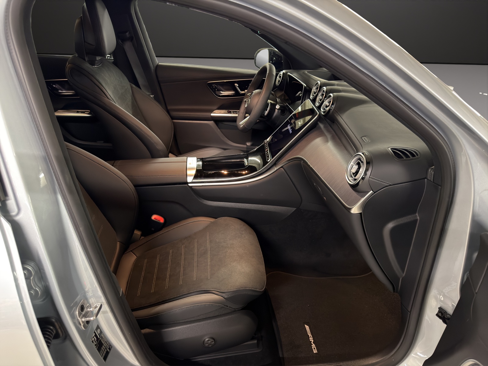 MERCEDES-BENZ GLC 300 e 4Matic 9G-Tronic-image-12