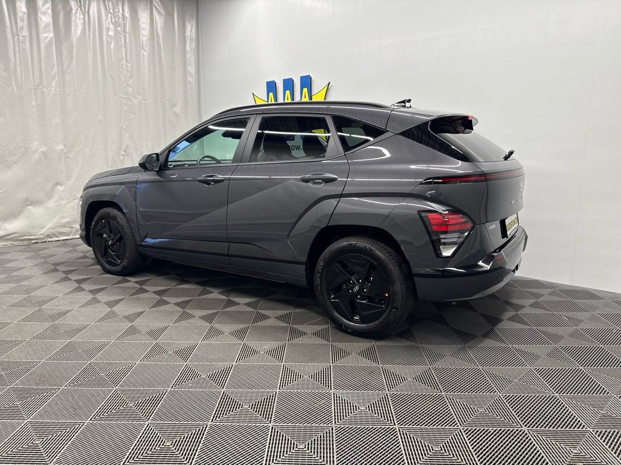 HYUNDAI Kona EV 65.4 kWh Black Line-showroom-element-1