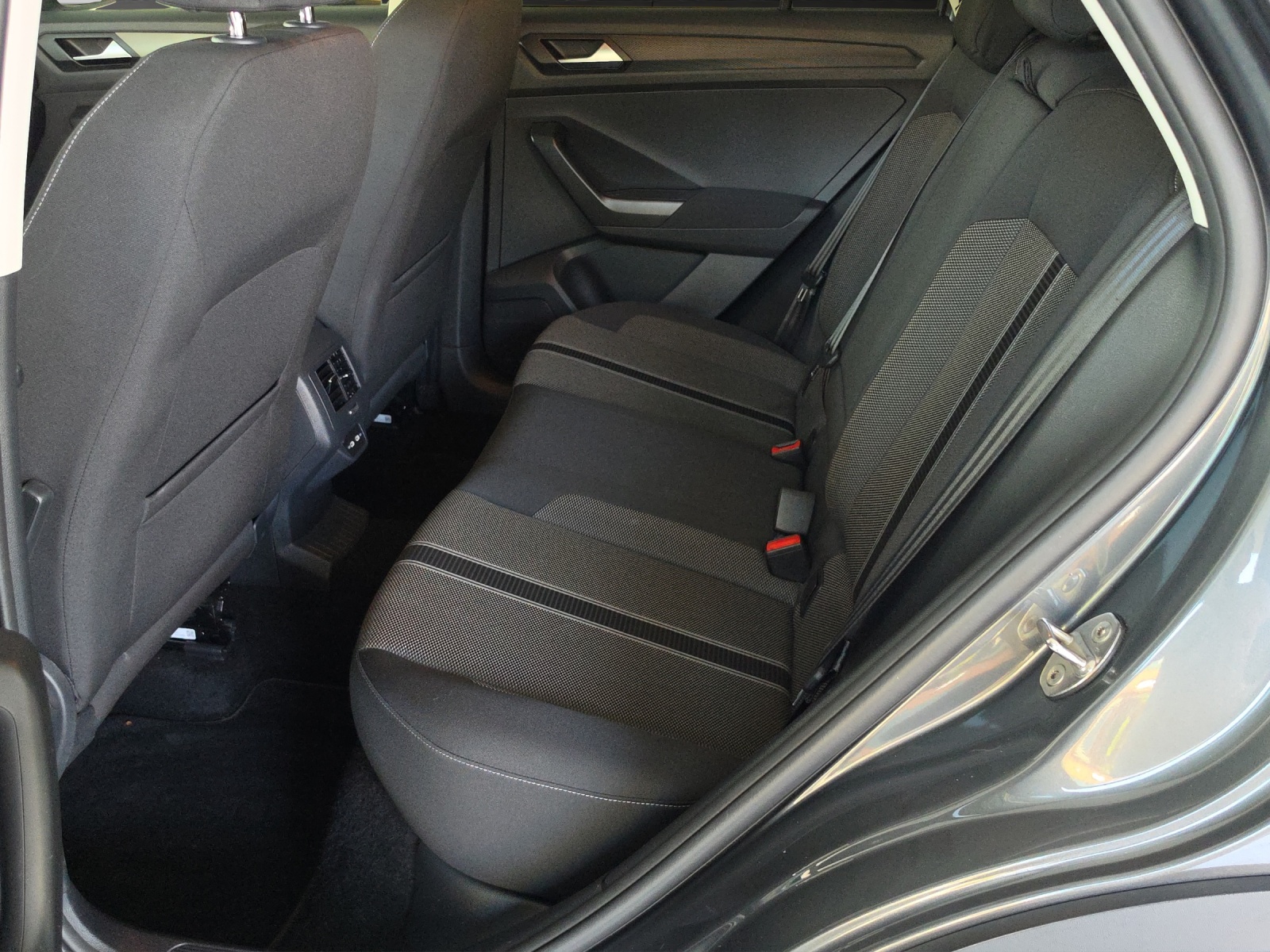 VW T-Roc 1.5 TSI EVO Advance DSG-image-11
