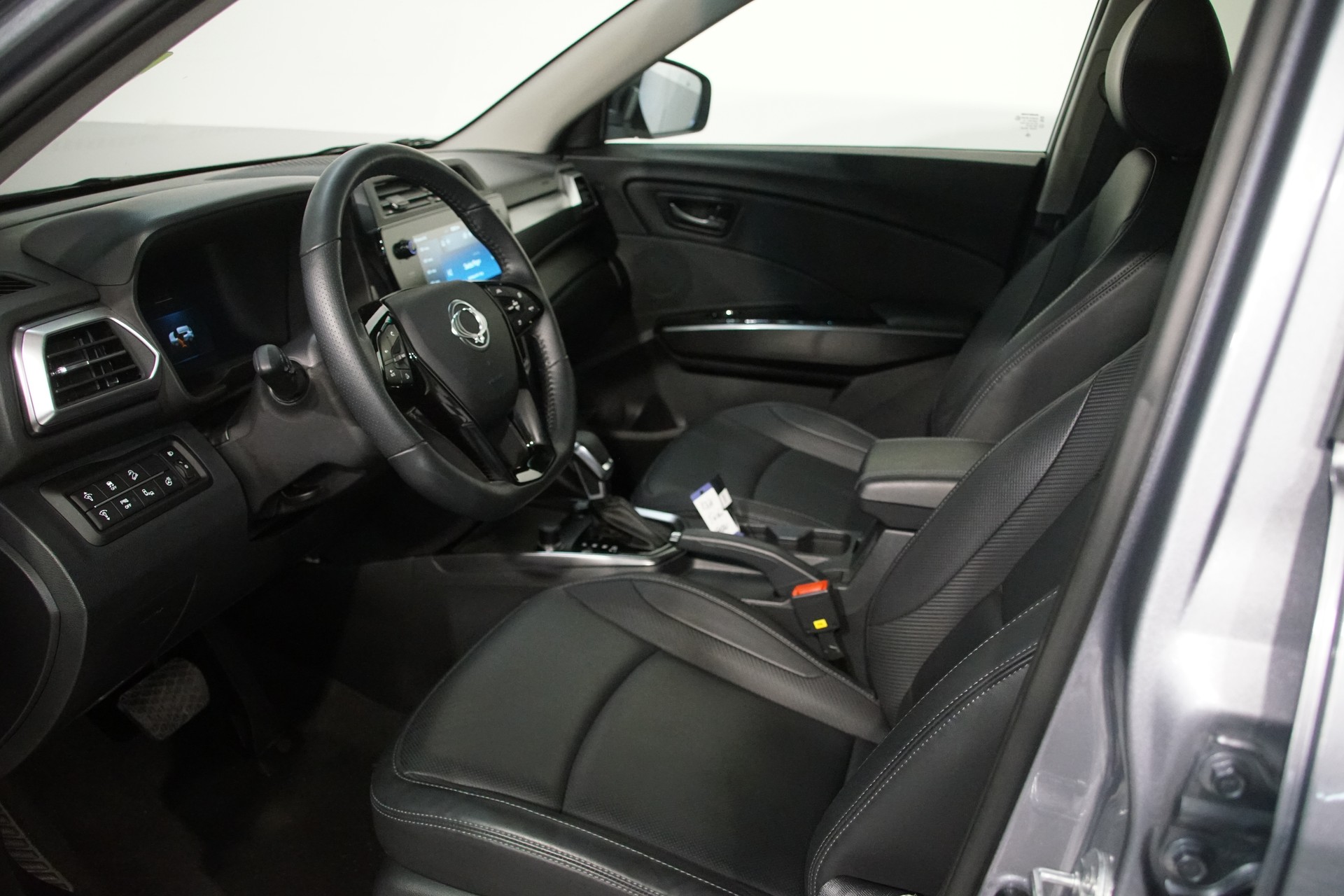 KGM-SsangYong Tivoli 1.5 T GDI Titanium SWISS 4WD Automat-image-10