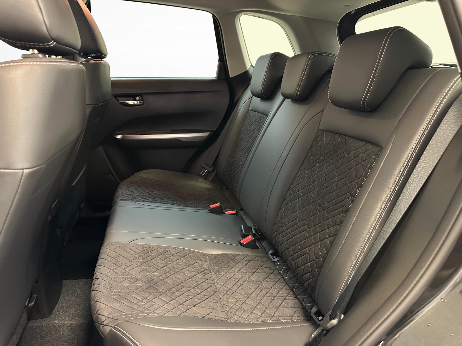 SUBARU Crosstrek 2.0i e-Boxer Luxury-image-9