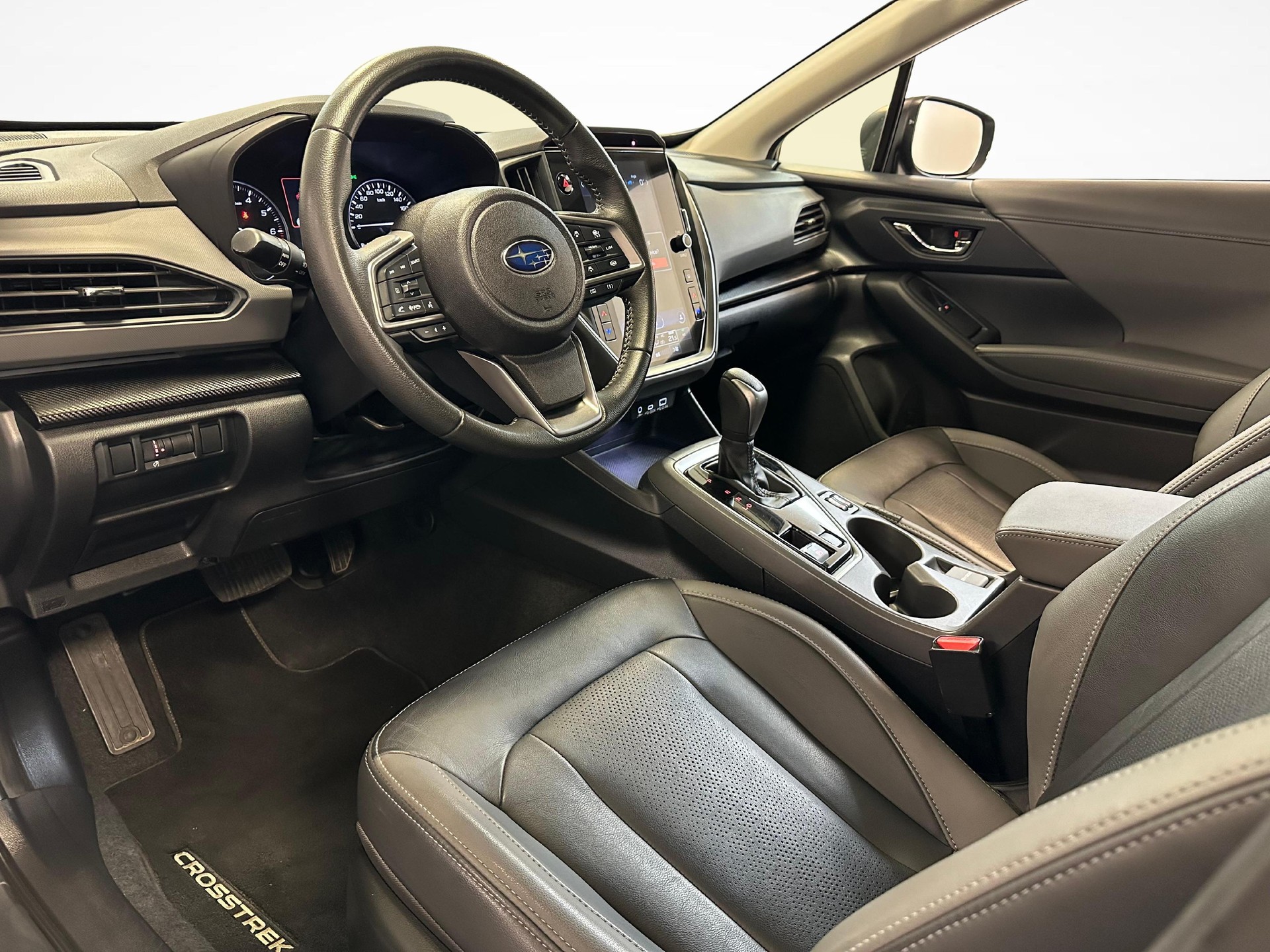 SUBARU Crosstrek 2.0i e-Boxer Luxury-showroom-element-3
