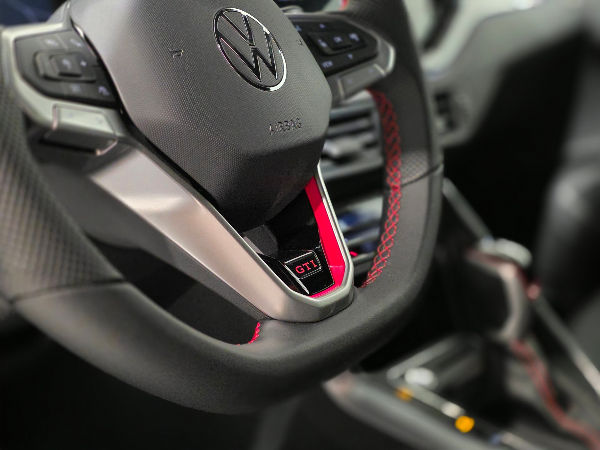 VW Polo 2.0 TSI GTI DSG-image-7
