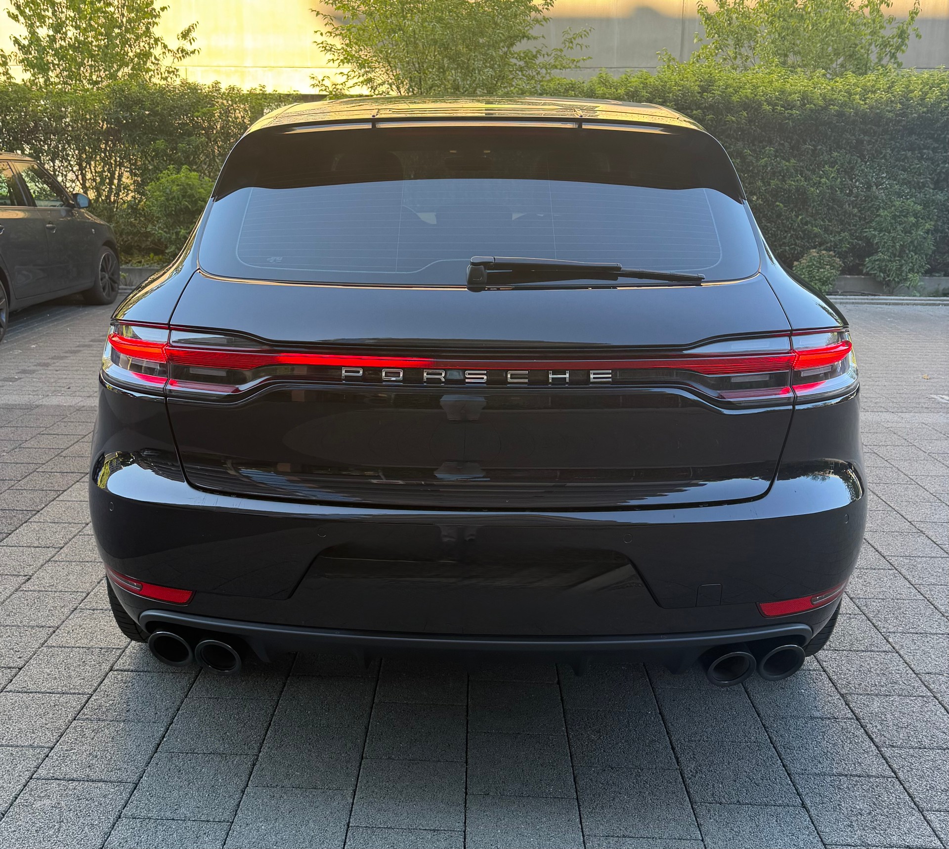PORSCHE Macan Turbo-image-3