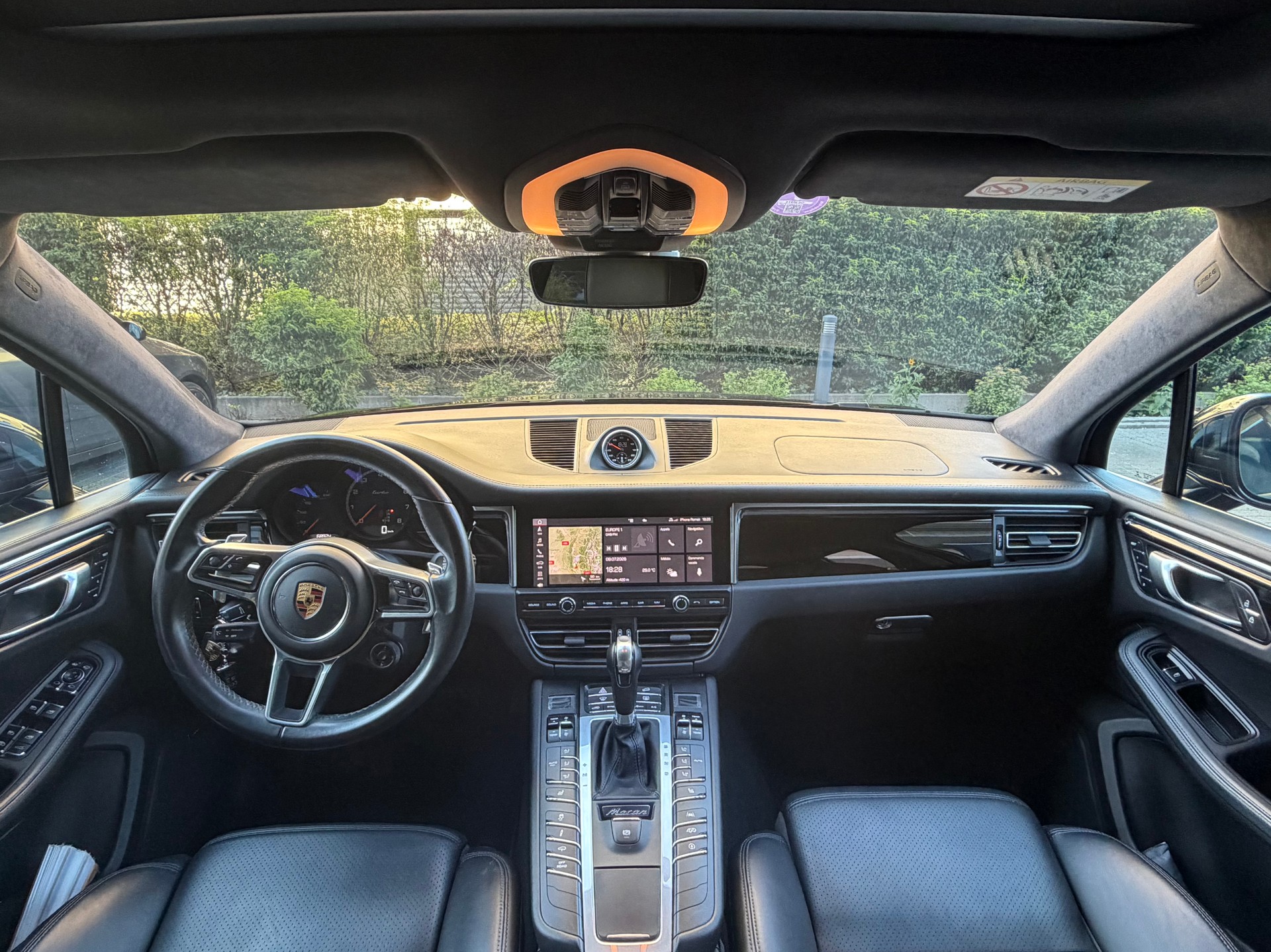 PORSCHE Macan Turbo-image-4