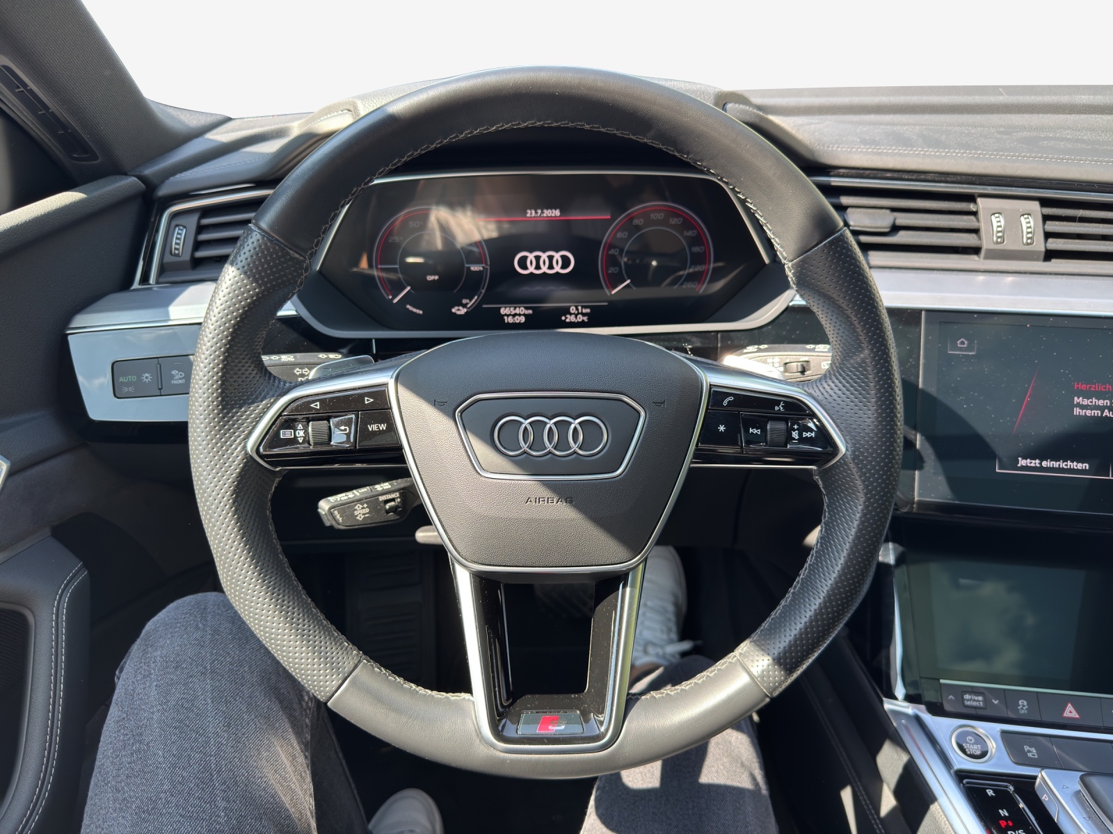 AUDI e-tron 55 S Line Black Edition quattro-image-9