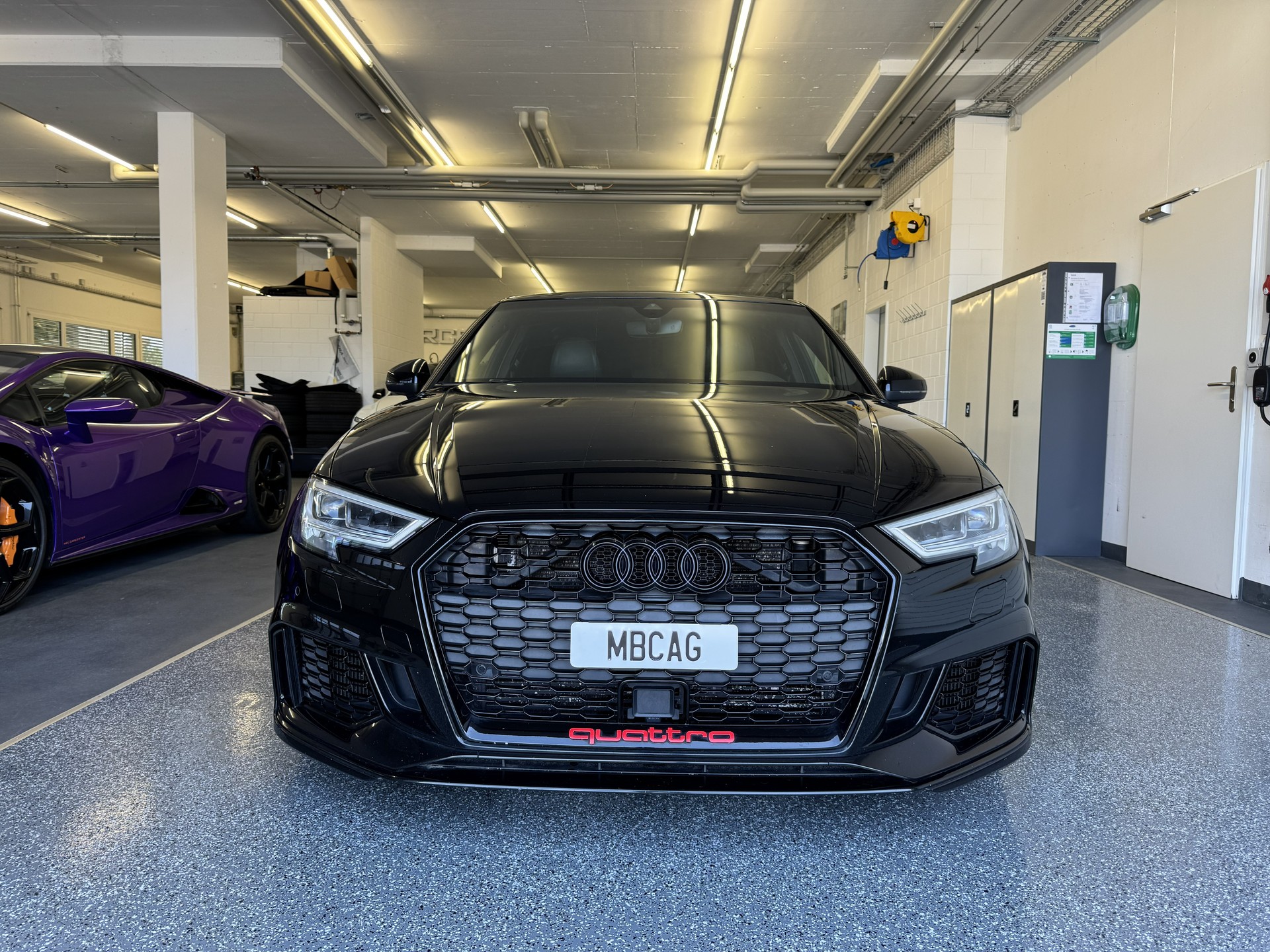 AUDI RS3 Limousine 2.5 TSI quattro S-tronic "Akrapovic ohne OPF"-showroom-element-1