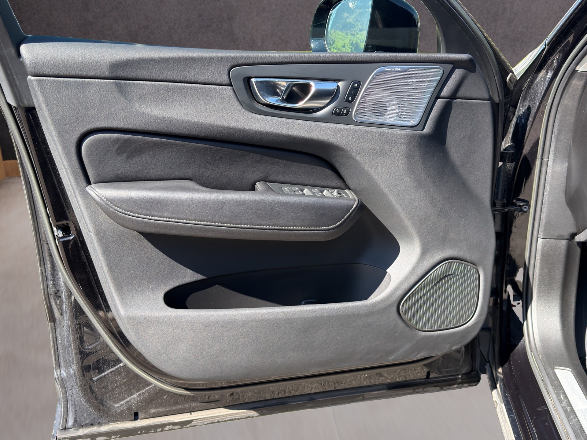 VOLVO XC60 2.0 T8 TE XCENTRIC eAWD-image-17