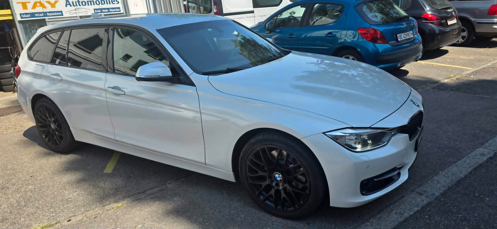 BMW 330d xDrive Touring Sport Line Steptronic-showroom-element-2