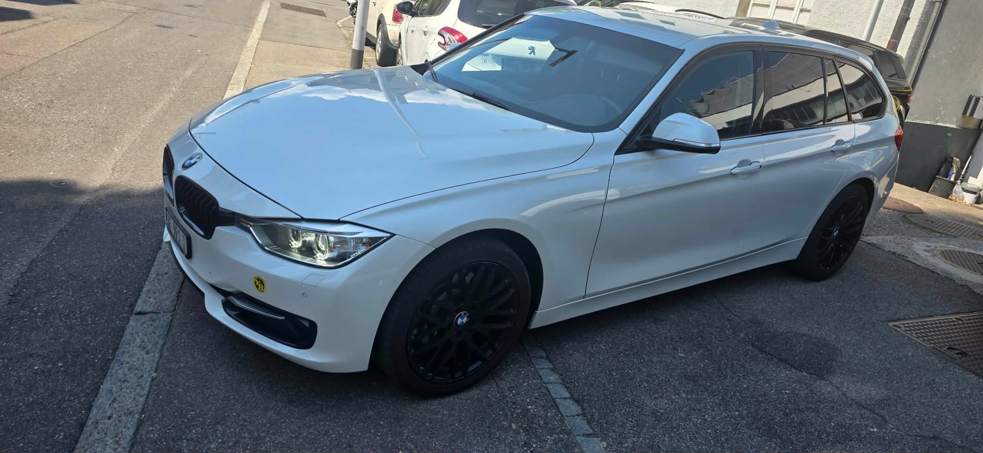 BMW 330d xDrive Touring Sport Line Steptronic-showroom-element-1